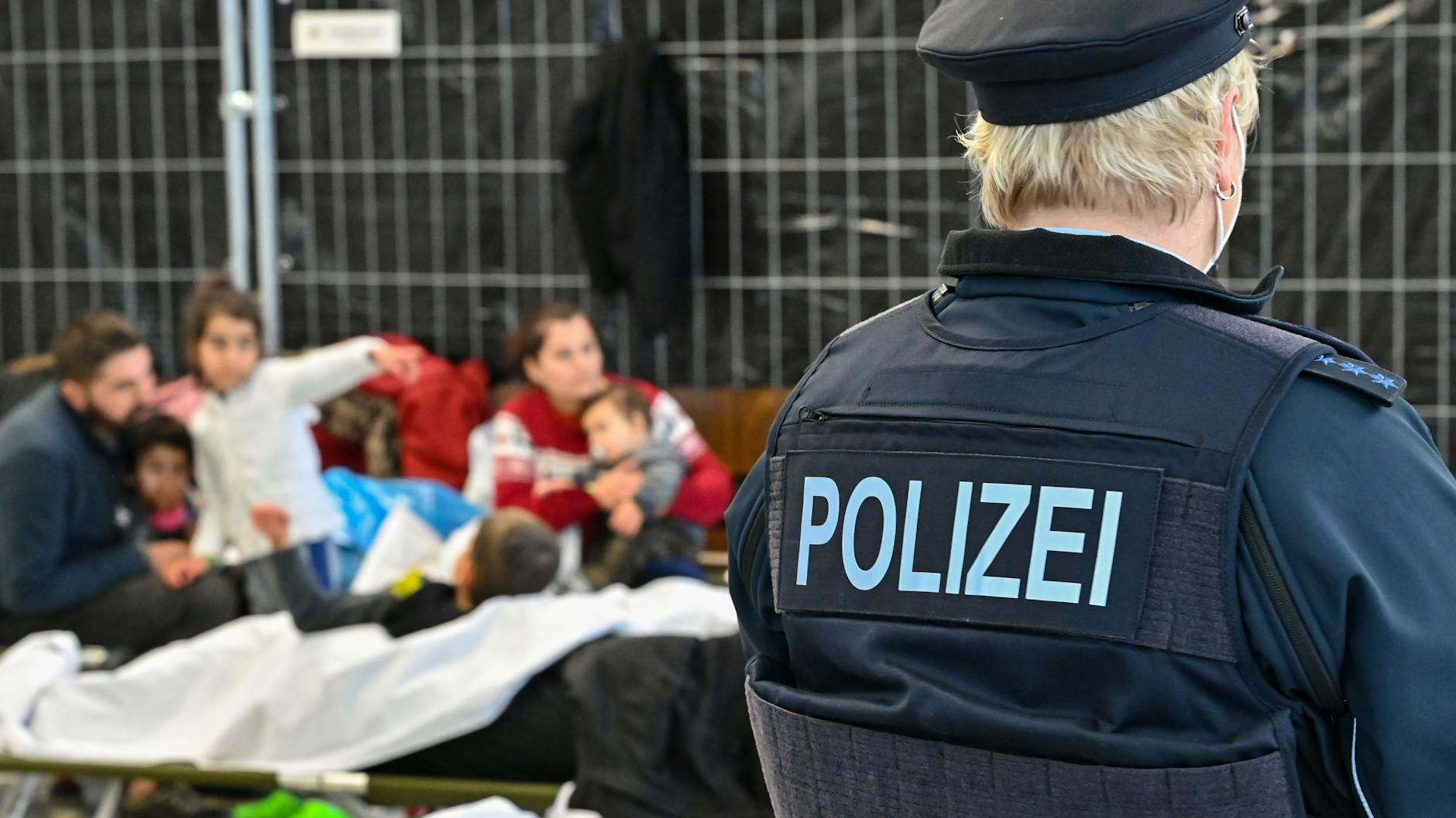 Menschen in einer Aufnahmeeinrichtung in Frankfurt/Oder. 