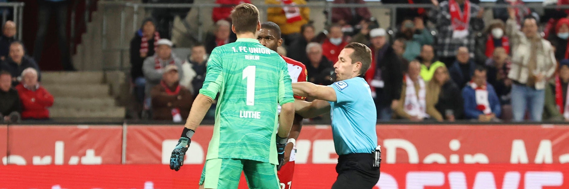 Union-Keeper Andreas Luthe platzte bei der Rumhampelei von Kölns Stürmer Anthony Modeste kurzzeitig der Kragen.&nbsp;