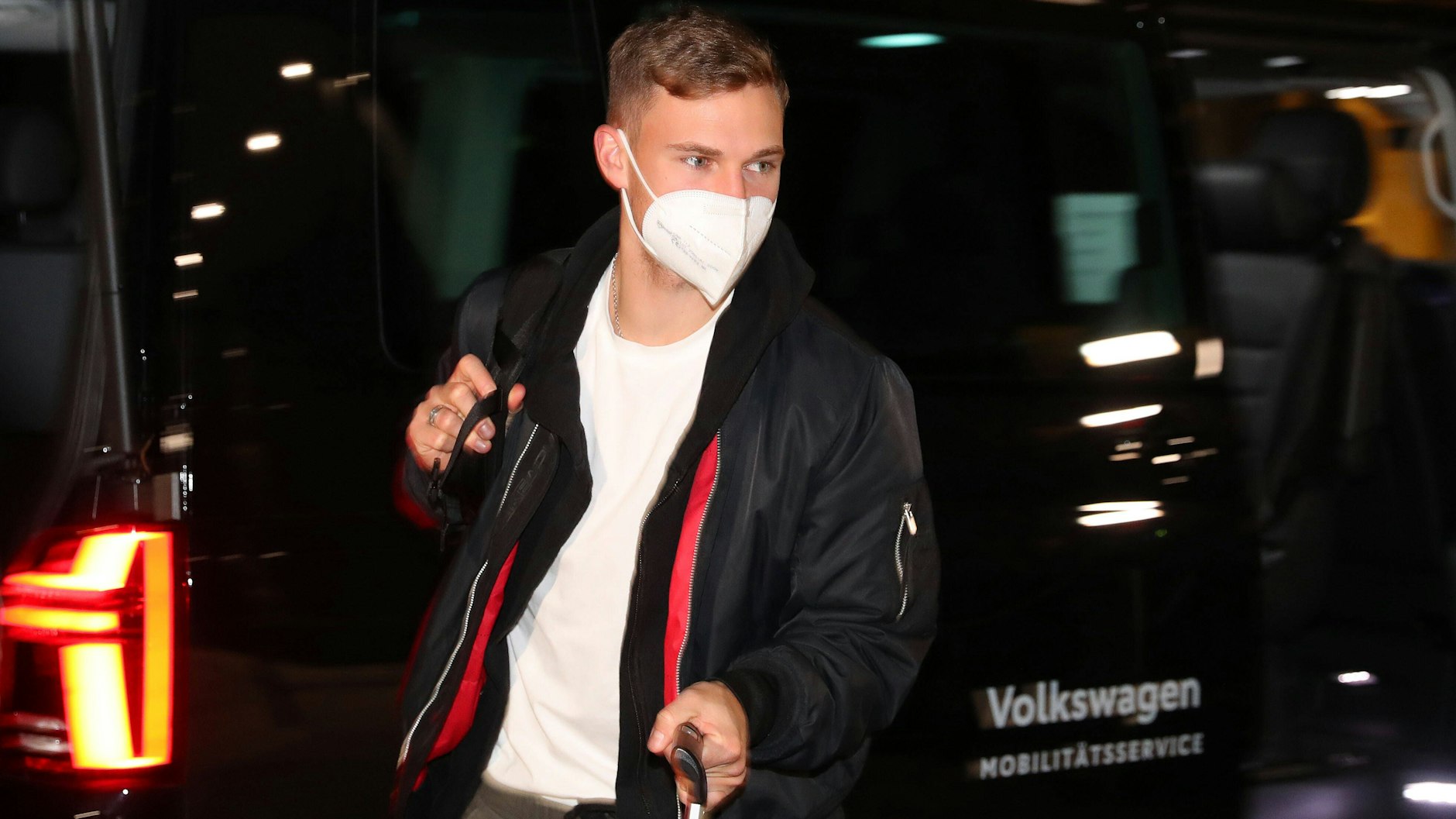 Bayern-Star Joshua Kimmich trifft bei der Nationalmannschaft ein.