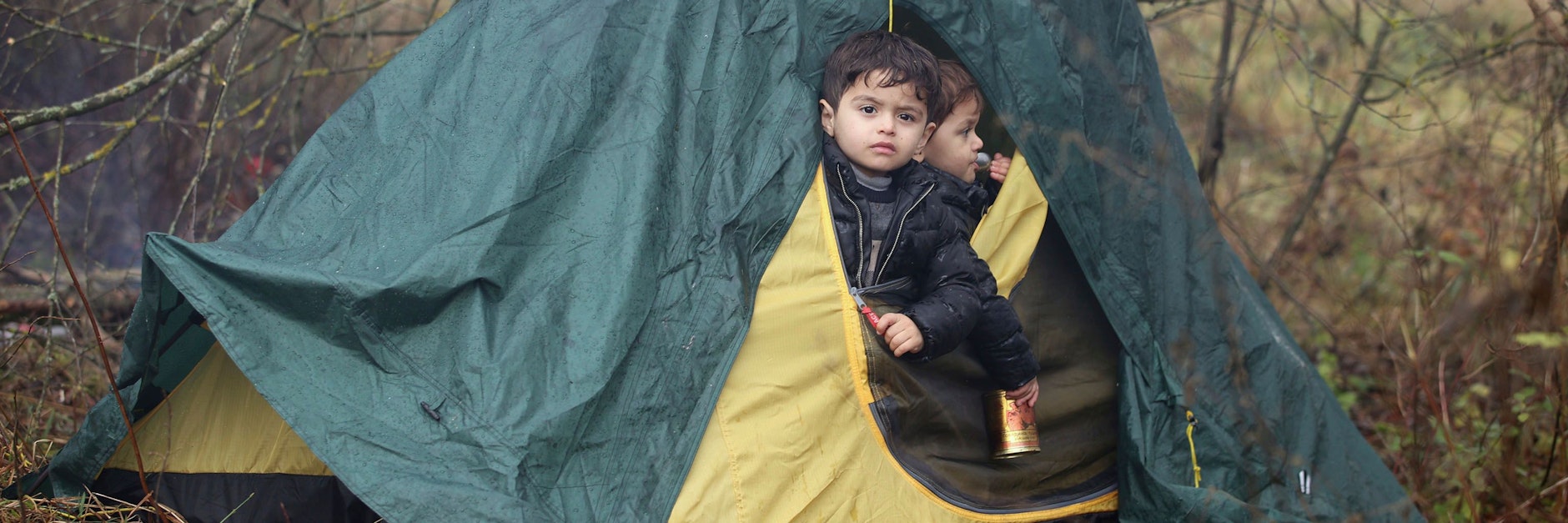 Kinder in einem Zelt vor der polnischen Grenze in der Nähe der belarussischen Stadt Grodno.&nbsp;&nbsp;