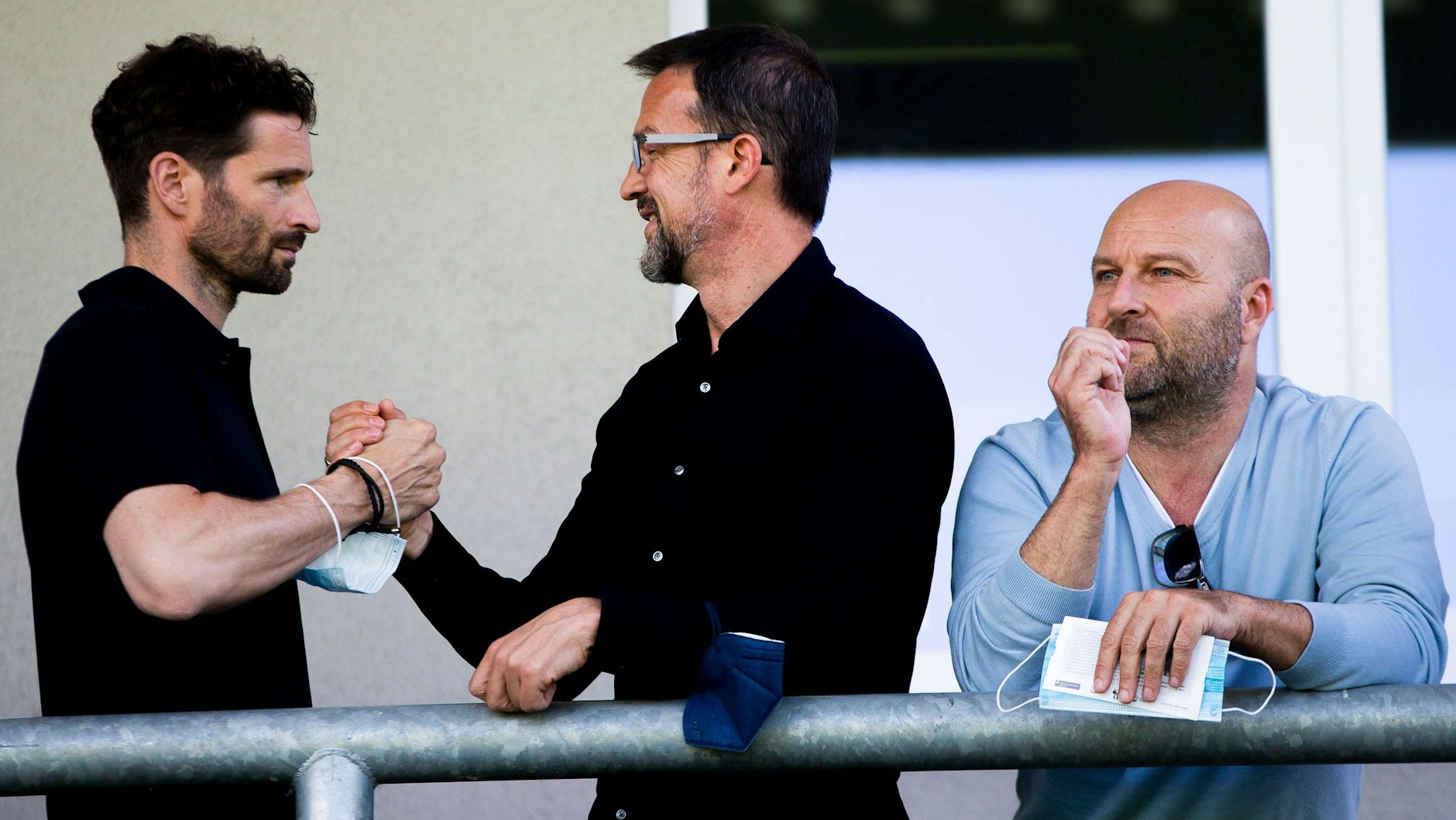 Haben im Sommer gut gearbeitet: Hertha-Sportdirektor Arne Friedrich, Sportchef Fredi Bobic und der neue Kaderplaner Dirk Dufner (v.l.).&nbsp;