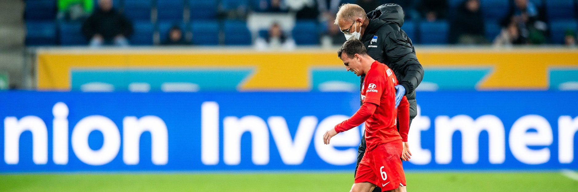 Humpelte bereits beim 0:2 in Hoffenheim verletzt vom Feld und droht nun auszufallen: Hertha-Profi Vladimir Darida. 