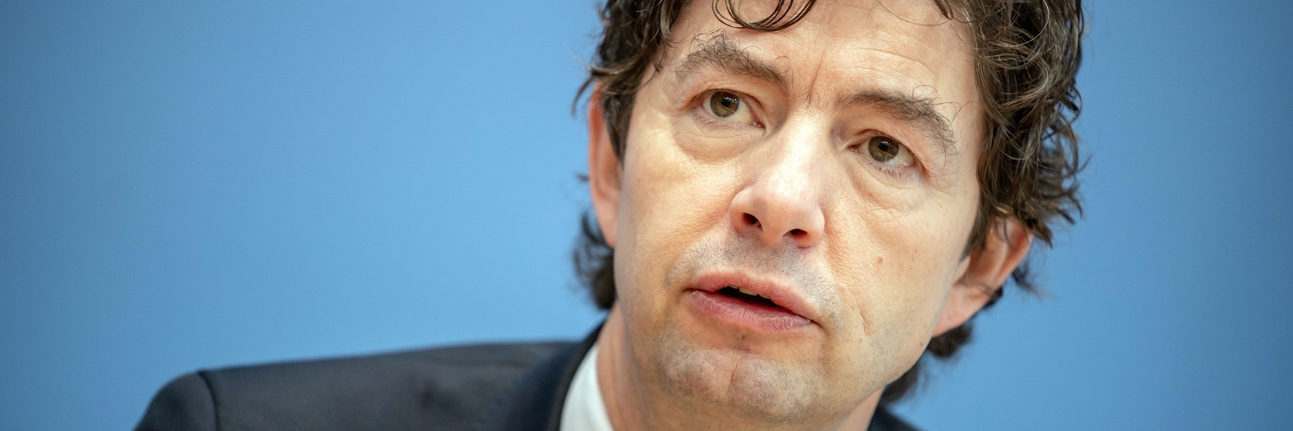 Christian Drosten ist Direktor des Instituts für Virologie der Charité Berlin. Er sieht Deutschland angesichts der steigenden Corona-Infektionszahlen in einer "Notfallsituation".&nbsp;&nbsp;