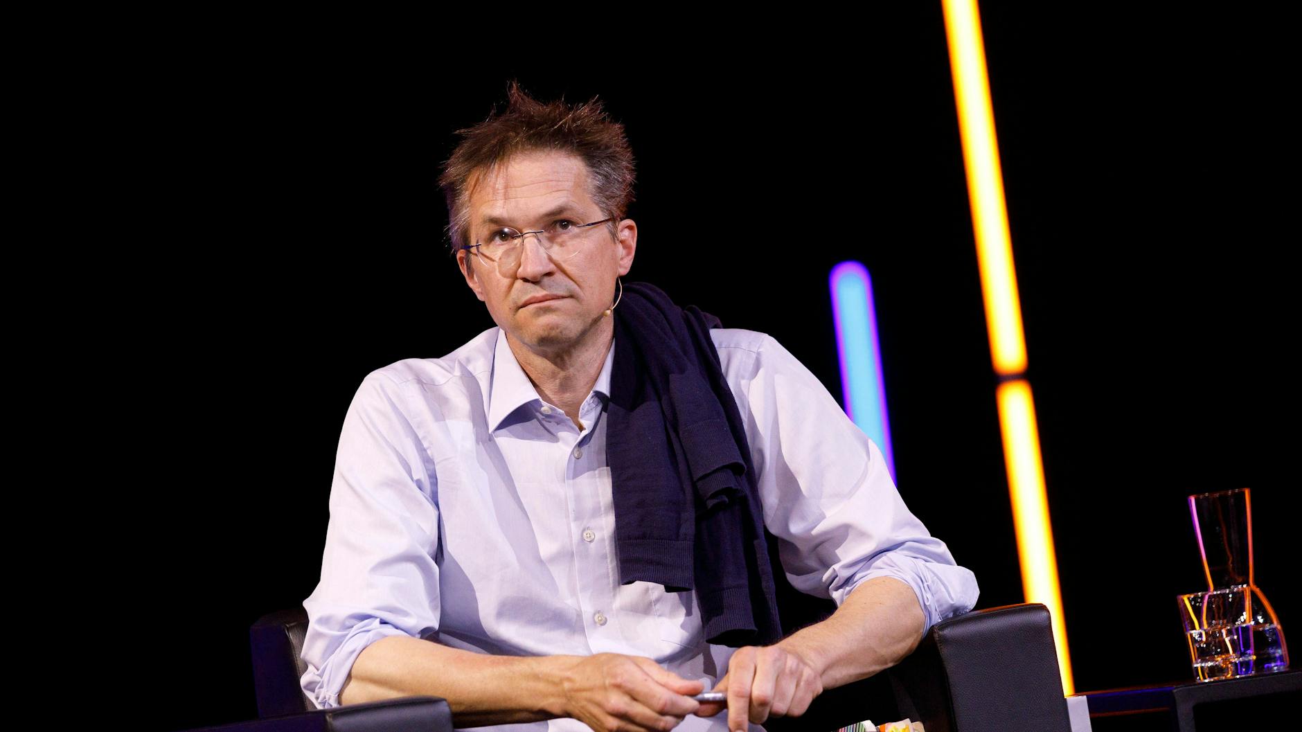 Migrationsforscher Gerald Knaus findet, die aktuelle Lage im Flüchtlingsstreit mit dem belarussischen Machthaber Lukaschenko zeige, wie erpressbar die EU sei. 