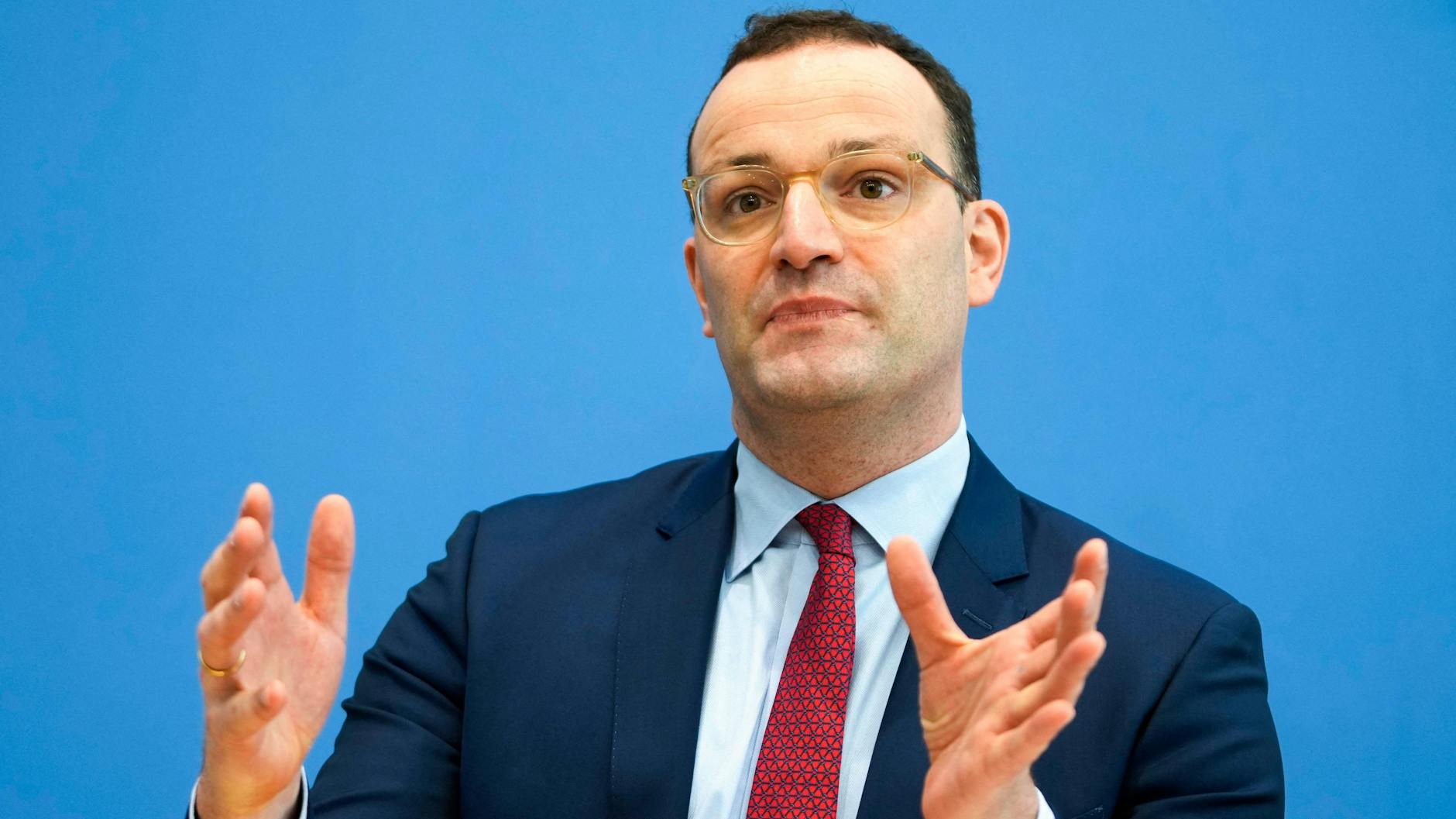Gesundheitsminister Jens Spahn (CDU) will das Recht auf kostenlose Corona-Schnelltests wiedereinführen (Archivbild). 
