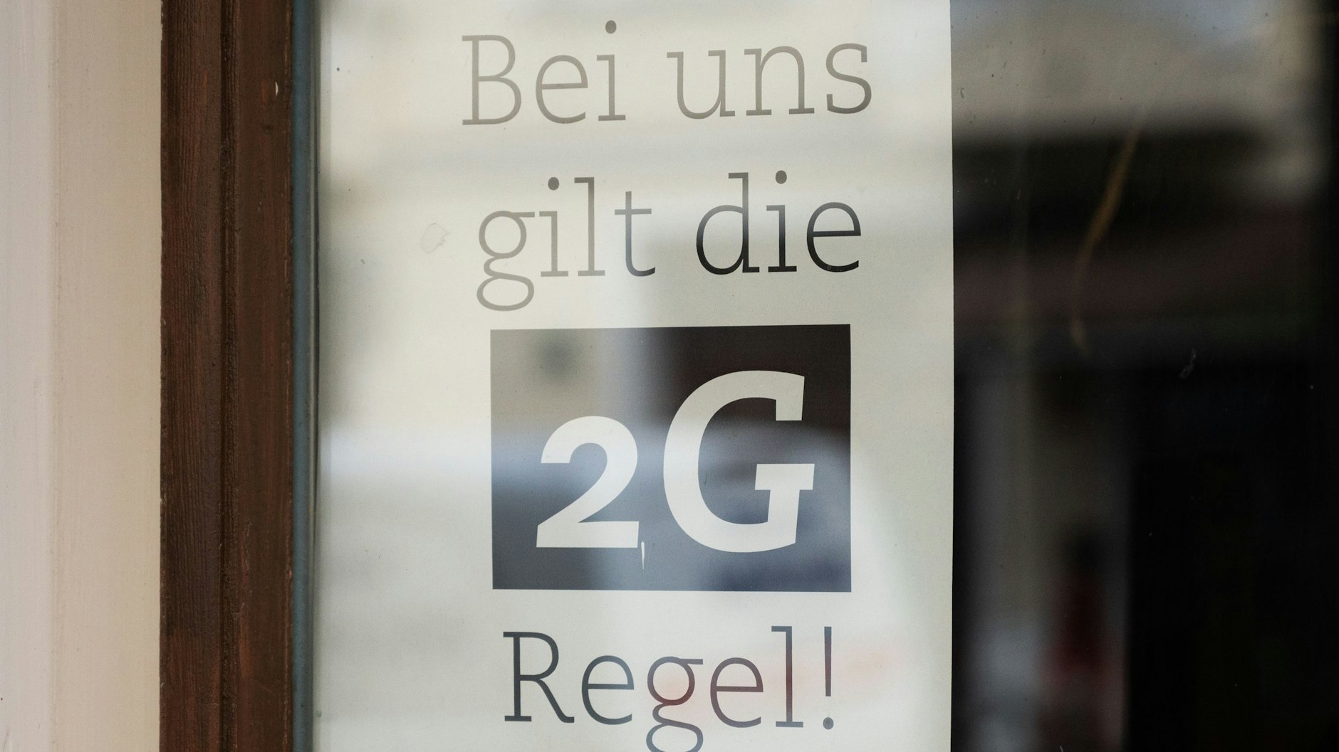 Experten gehen davon aus, dass eine Umsetzung von 2G zu mehr gefälschten Impfzertifikaten führen wird – die digitalen Impfzertifikate wiederum werden aktuell kaum kontrolliert.