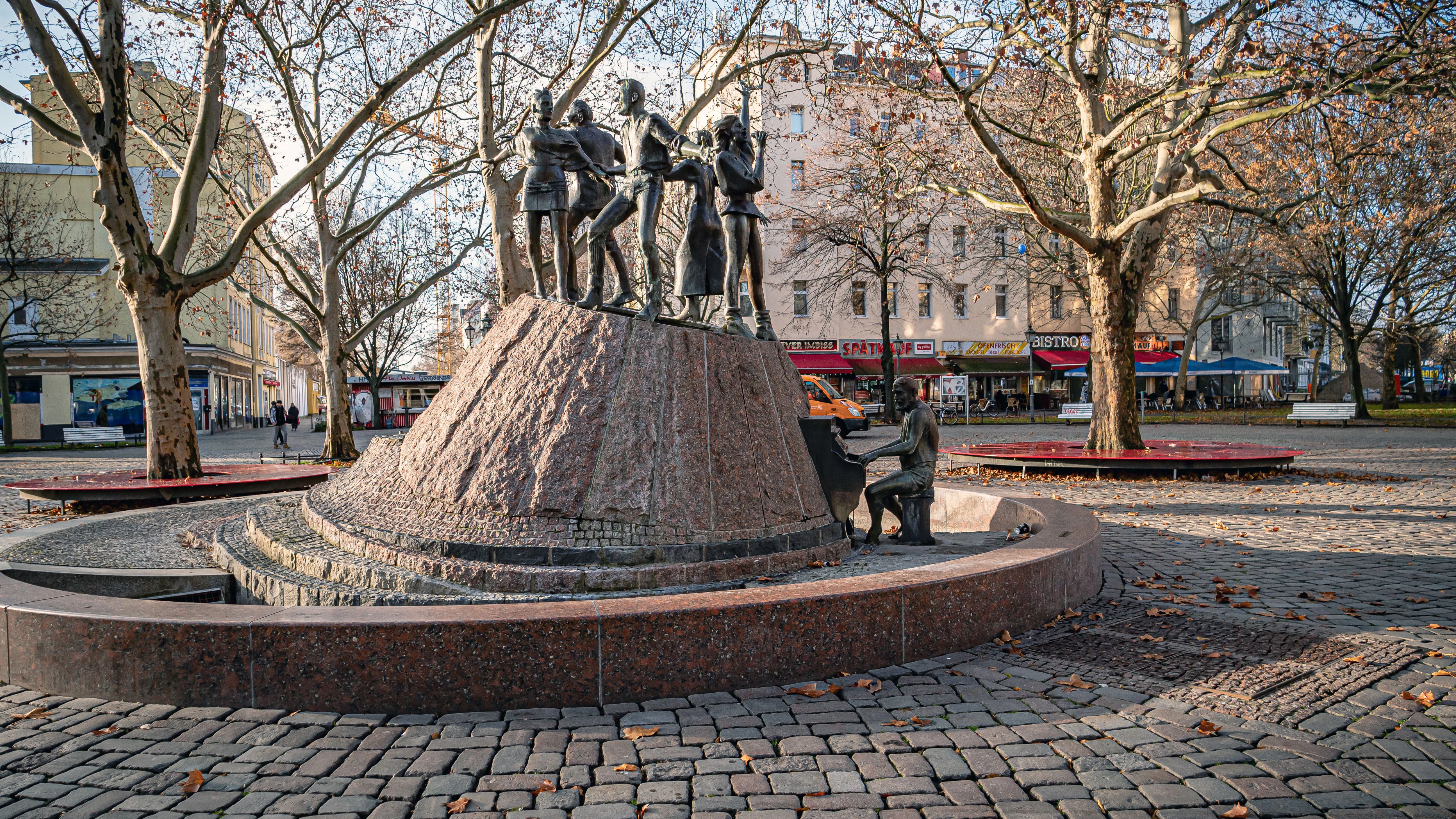 Der Brunnen auf dem Nettelbeckplatz trägt den passenden Namen „Tanz auf dem Vulkan“. Schön ist das nicht.