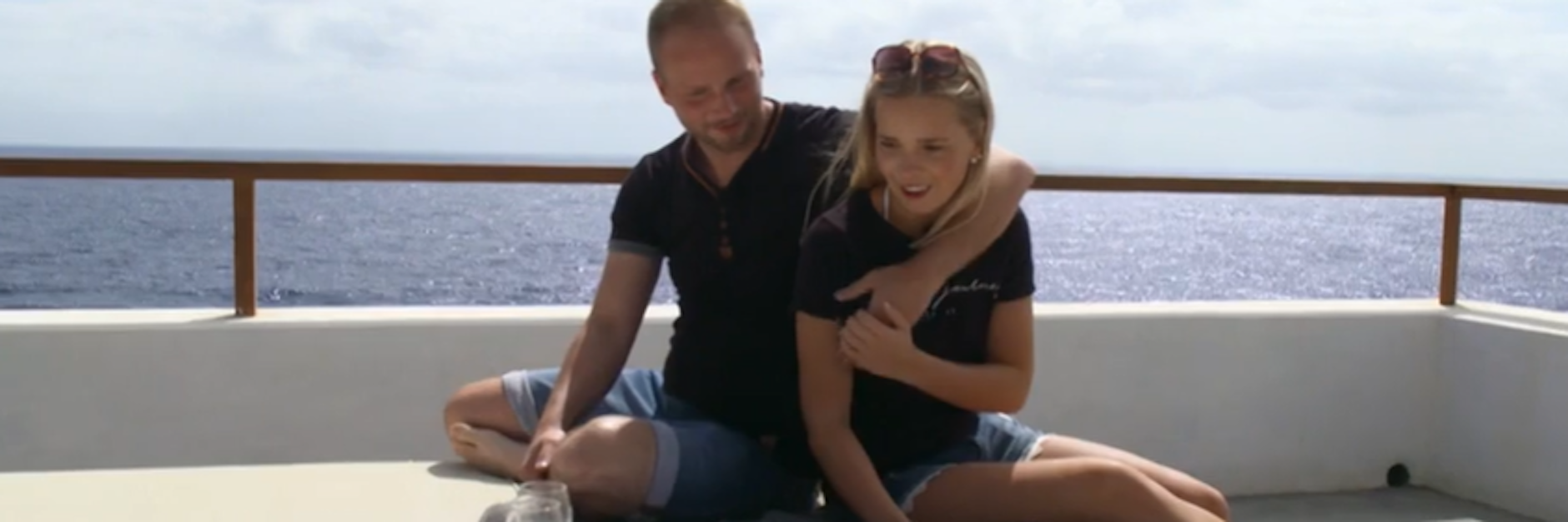 Das „Hochzeit auf den ersten Blick“-Paar Selina und Michael genießt auf La Palma beim Picknick erste Zweisamkeit. Doch Berührungen wirken meist seltsam.&nbsp;