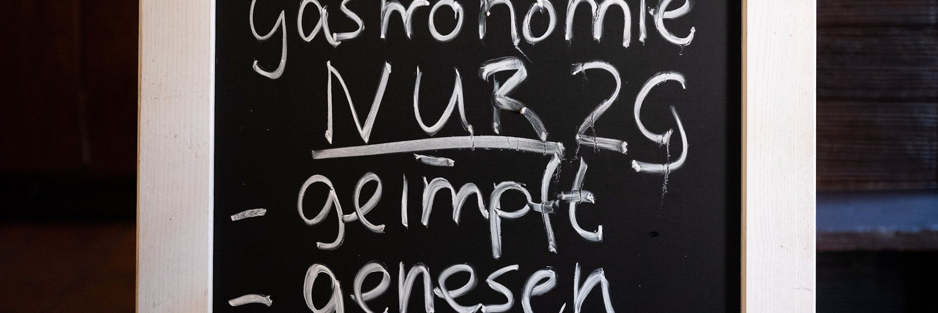 Ab Montag gilt es: In Restaurants dürfen nur noch Berliner, die geimpft oder genesen sind.