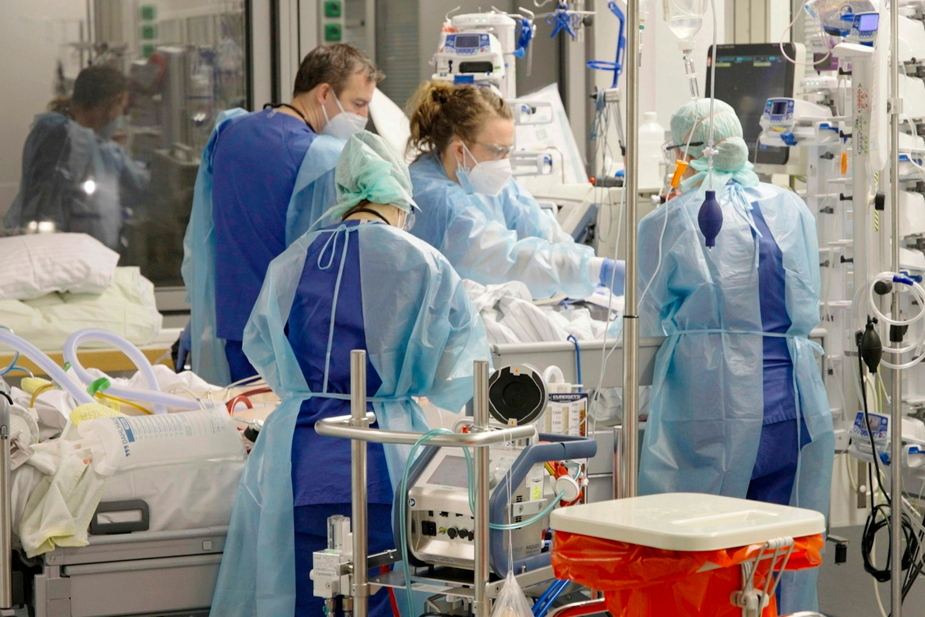 Künstliche Beatmung, Hilfe für Covid-19-Kranke: Seit fast zwei Jahren Alltag in Berliner Krankenhäusern.