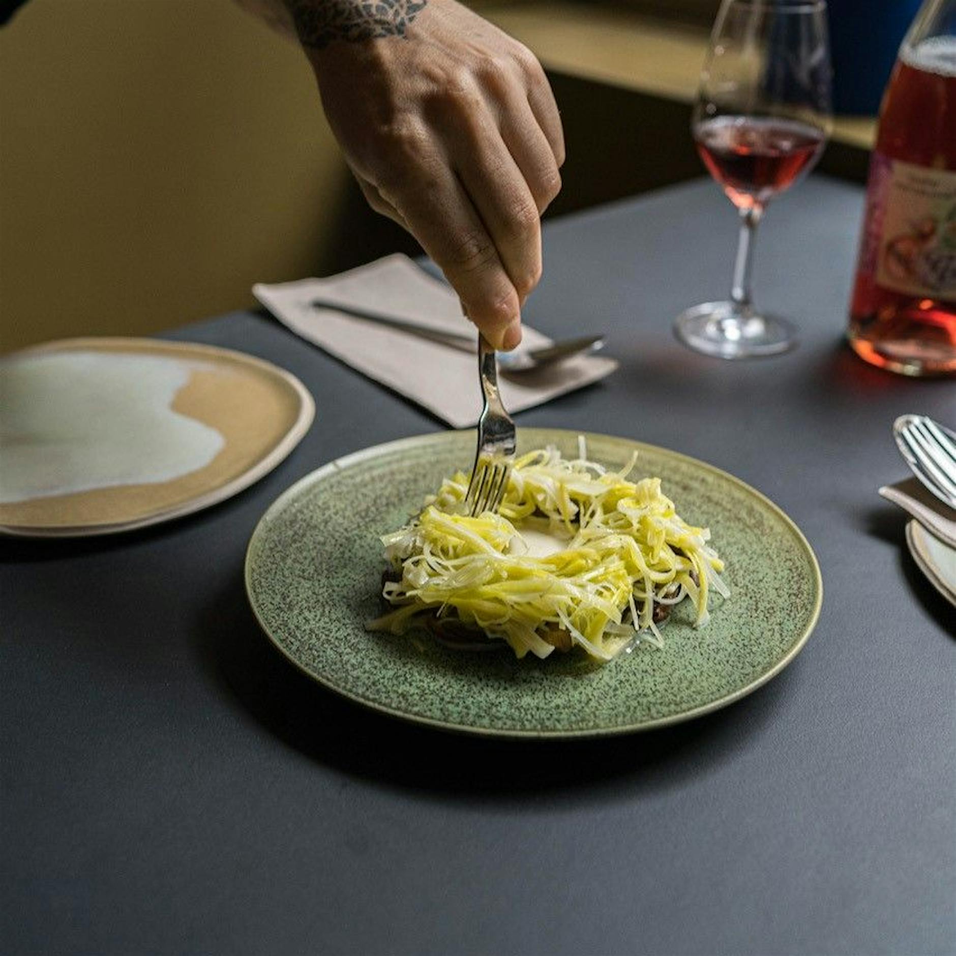 Ein Reise wert: So wunderbar schmecken die Eier in der Weinbar Jaja in Neukölln