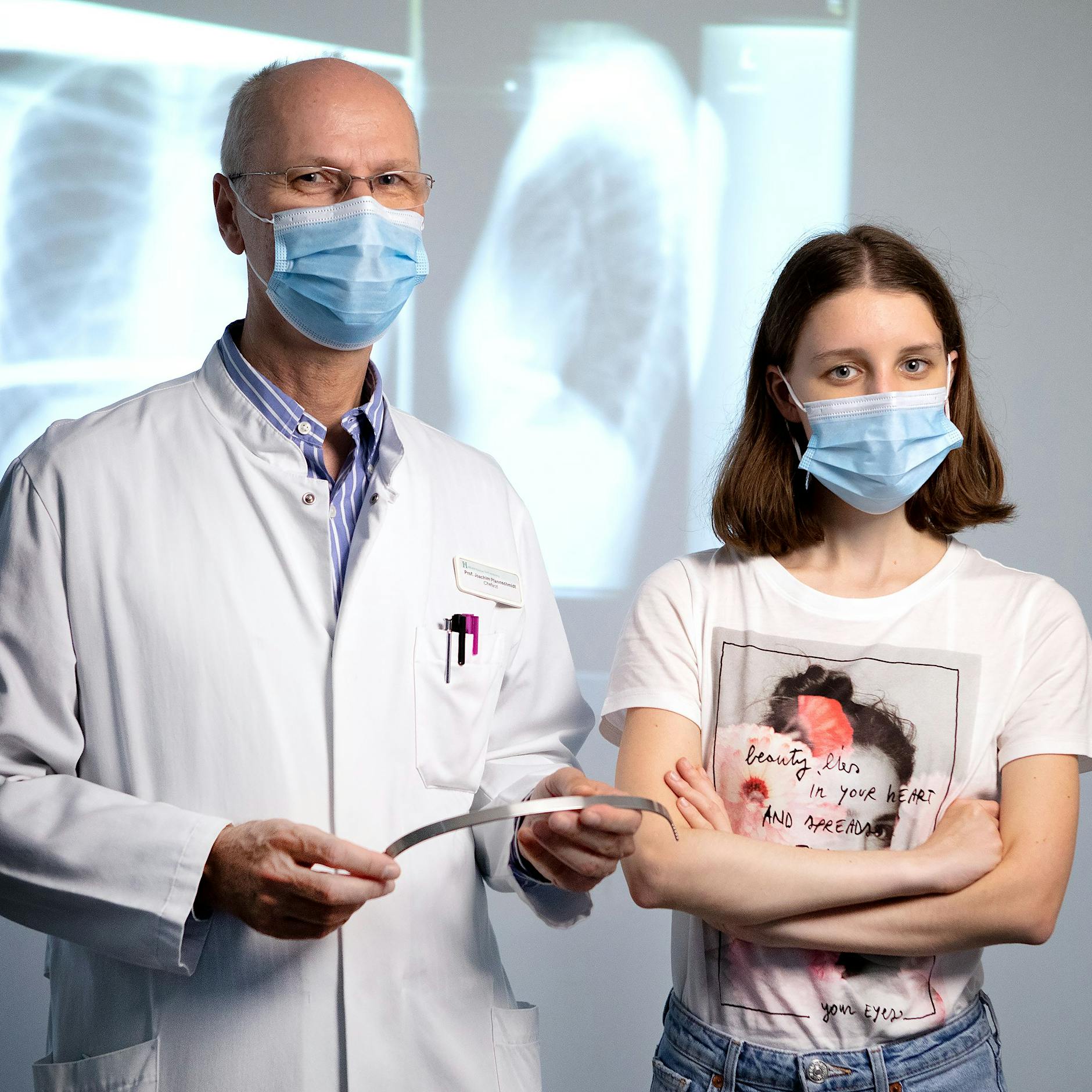 Trichterbrust! Der lange Leidensweg einer Berliner Schülerin (19). DIESER Arzt konnte ihr helfen