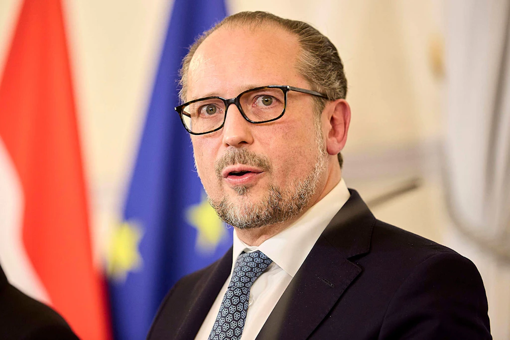 Österreich: Lockdown für Ungeimpfte, Impfpflicht für Medizinberufe