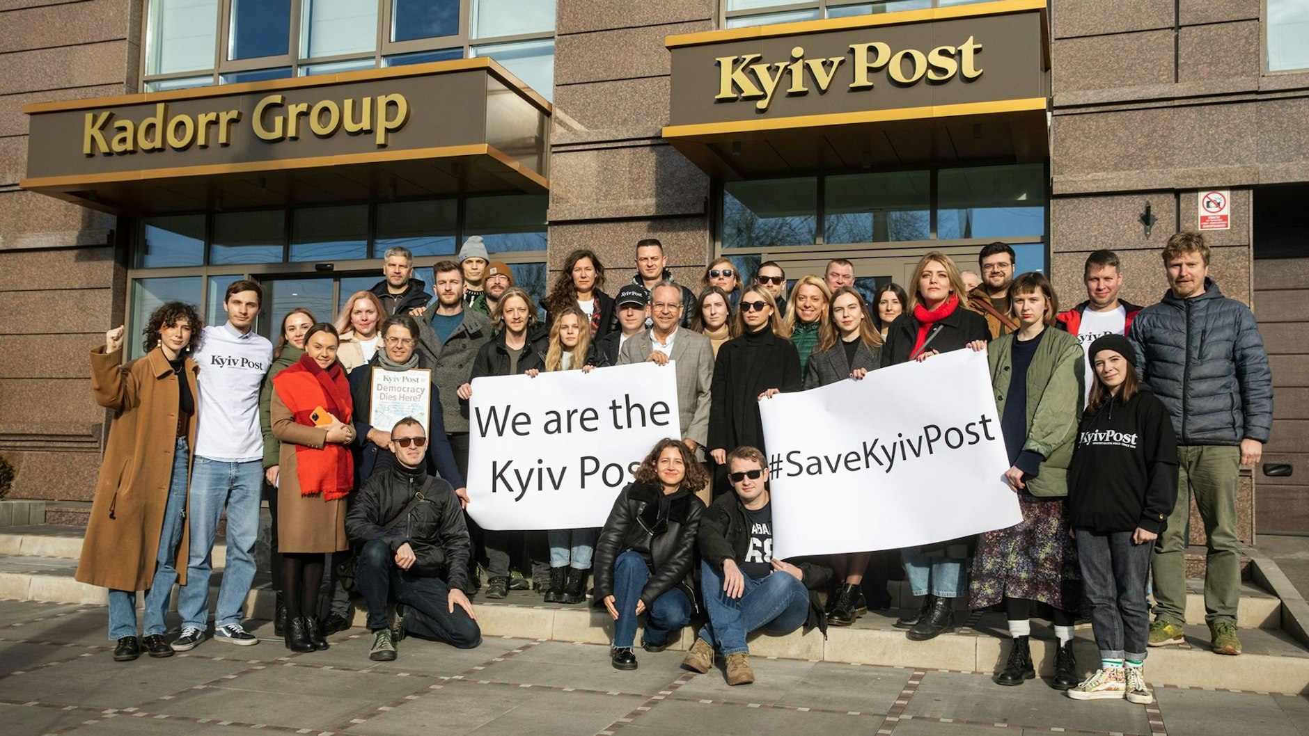 „Wir wollen die Werte der Kyiv Post retten“: Die ehemalige Redaktion der Kyiv Post, die am Montag ohne Warnung entlassen wurde und jetzt ihr eigenes Medium gründen will.