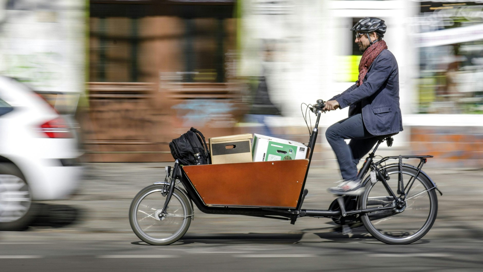 In so ein Lastenrad - hier ein Longjohn - passt jede Menge rein. Beim Kauf gibt es dennoch viel zu beachten.