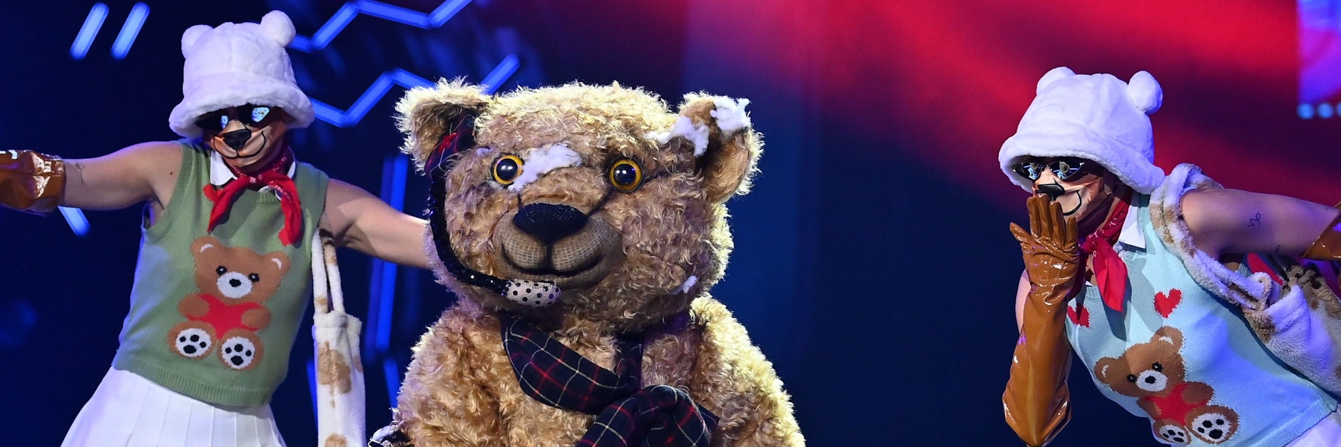 Der Teddy sorgt bei The Masked Singer auf der Bühne für Verwirrung.
