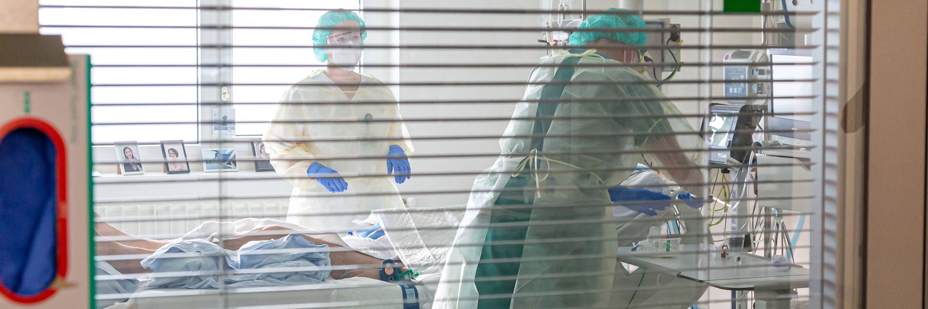 Corona-Patienten werden auf einer Intensivstation gepflegt.&nbsp;