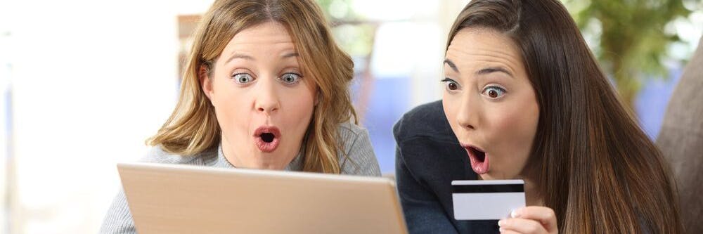 Wer glaubt, jetzt besonders günstig auf Pump Weihnachtsgeschenke shoppen zu können, sollte gewarnt sein. Die Verbraucherzentrale klagt nicht ohne Grund gegen die Elektro-Riesen.