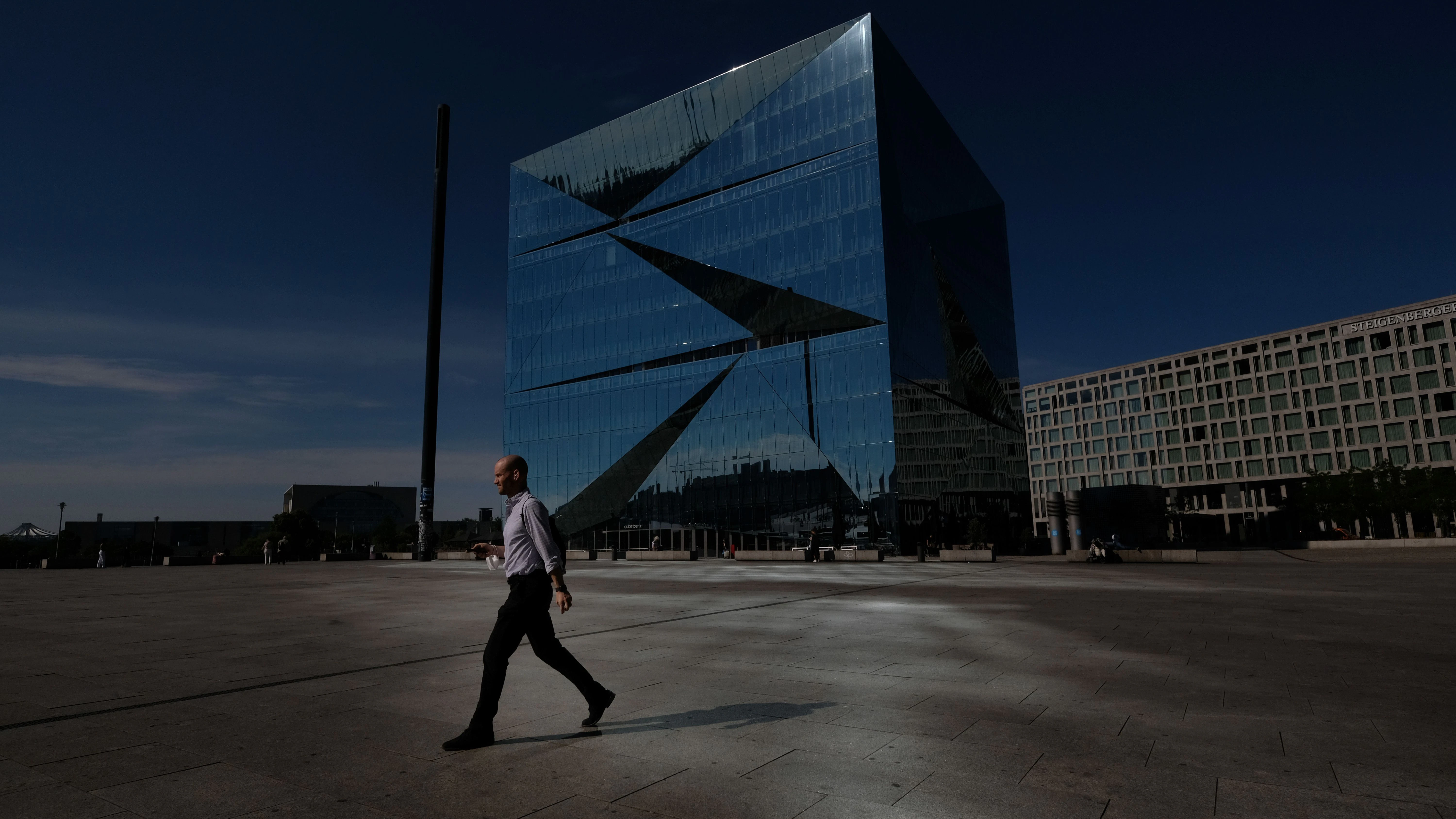 Der Cube am Washington-Platz: Was ist da eigentlich drin, fragt man sich?