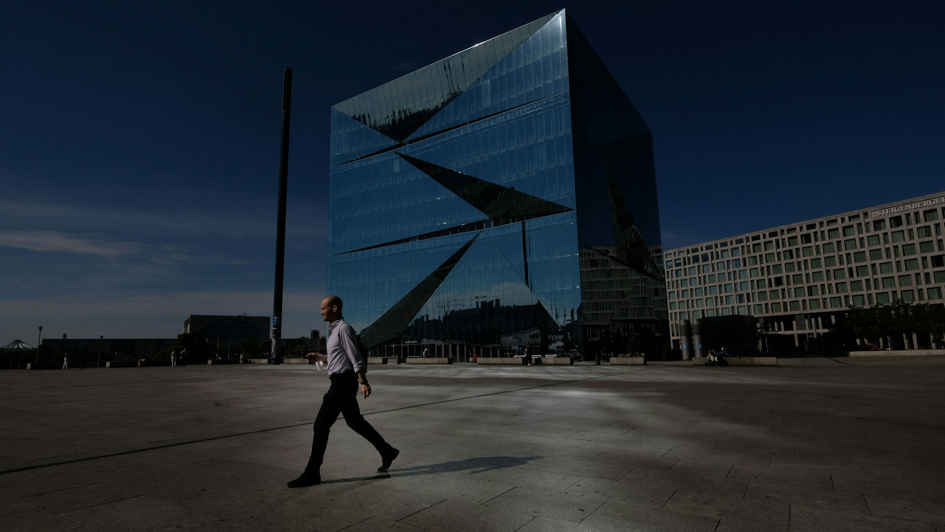 Der Cube am Washington-Platz: Was ist da eigentlich drin, fragt man sich?