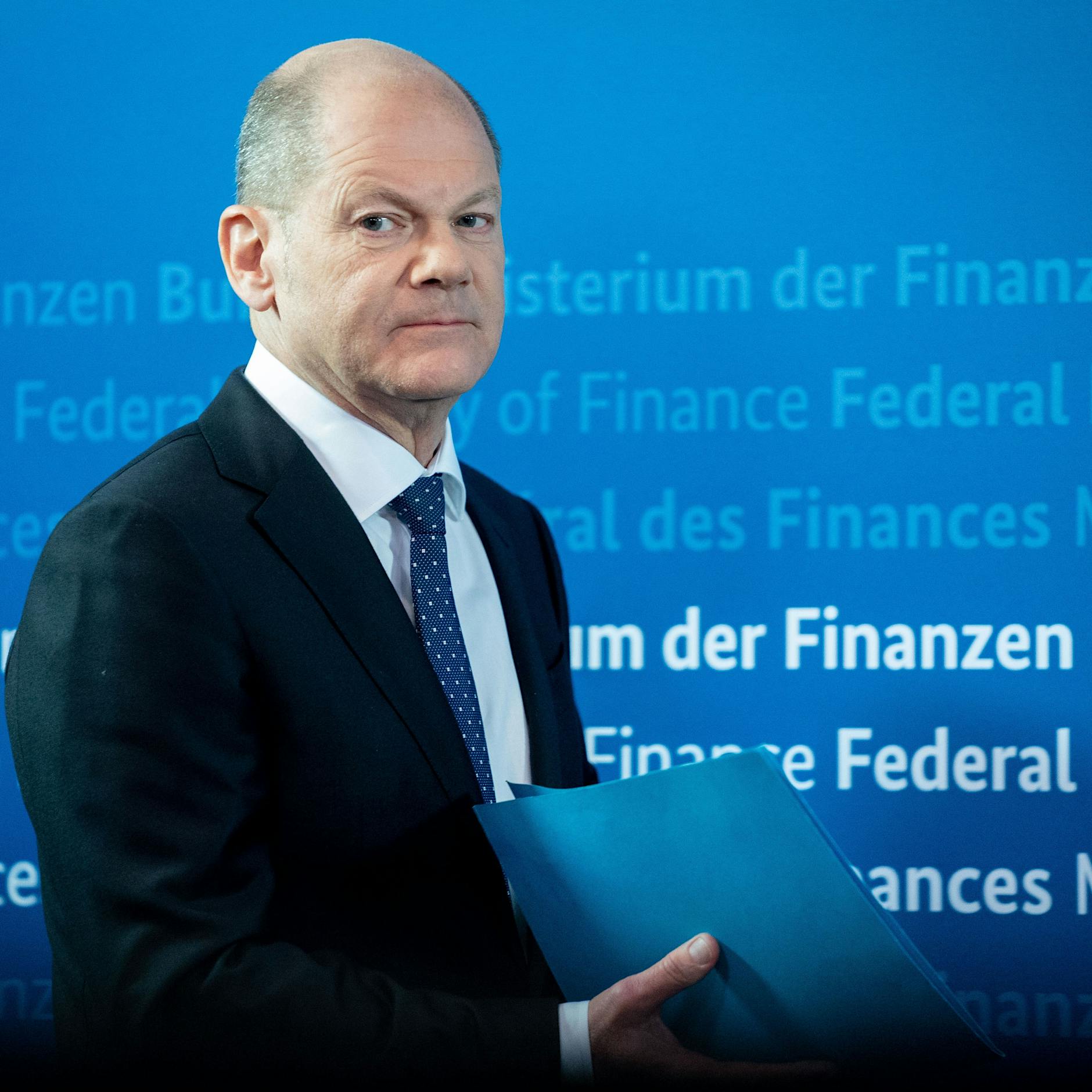 Verbraucherschützer klagen: Olaf Scholz (SPD) soll seine Termine mit Lobbyverbänden offenlegen!