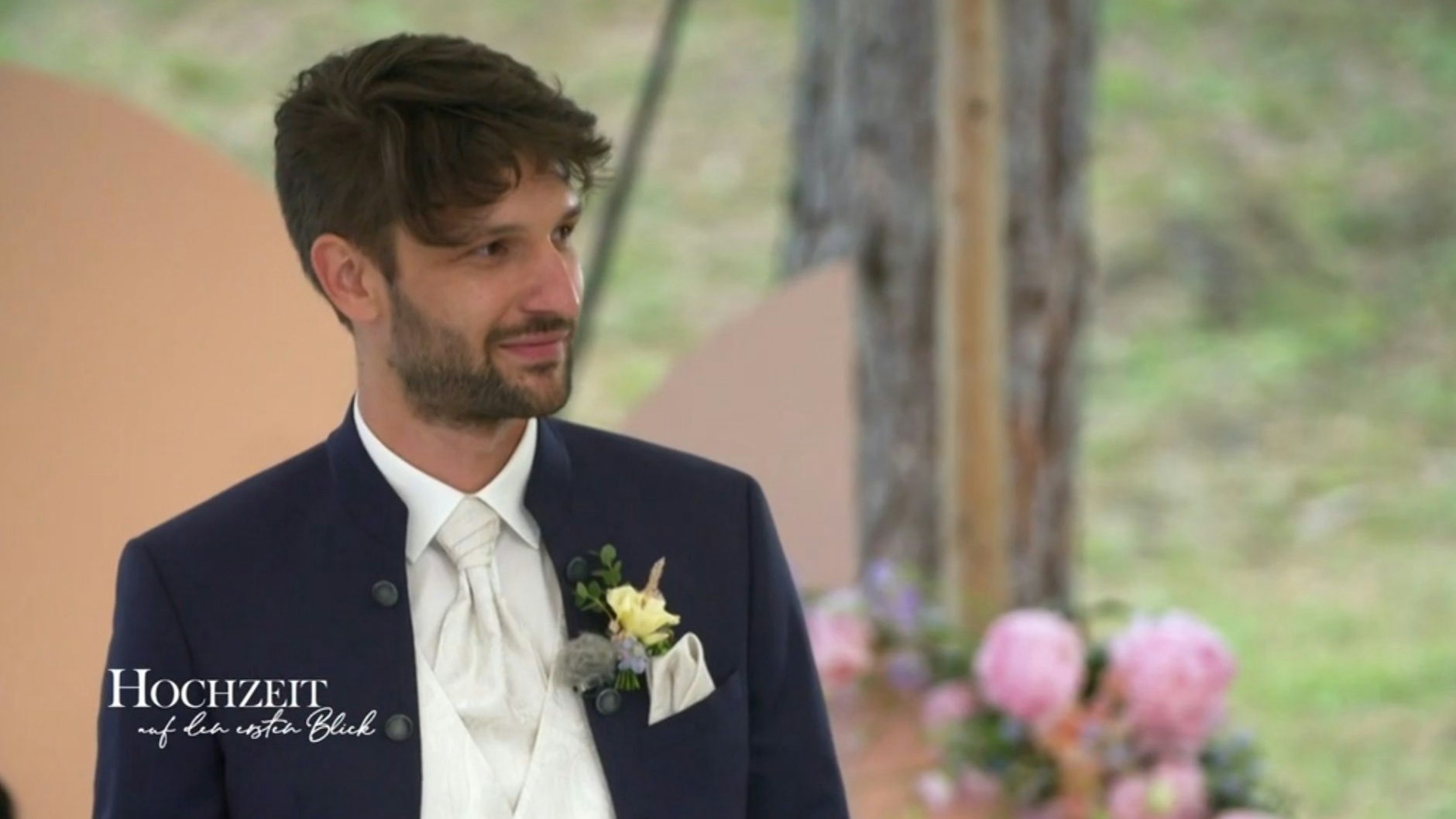 Vor der Trauung bei „Hochzeit auf den ersten Blick“ erfährt David, dass er Anika womöglich schon kennt.