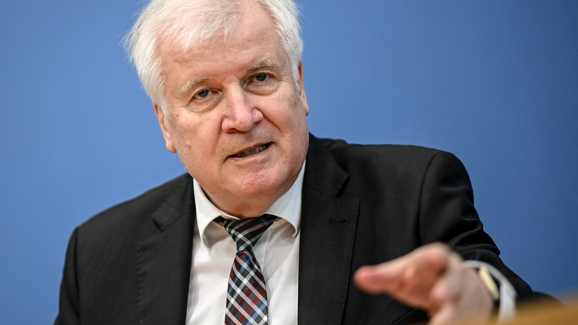 Horst Seehofer (CSU), geschäftsführender Bundesinnenminister, will in den kommenden Tagen nach Warschau reisen. 