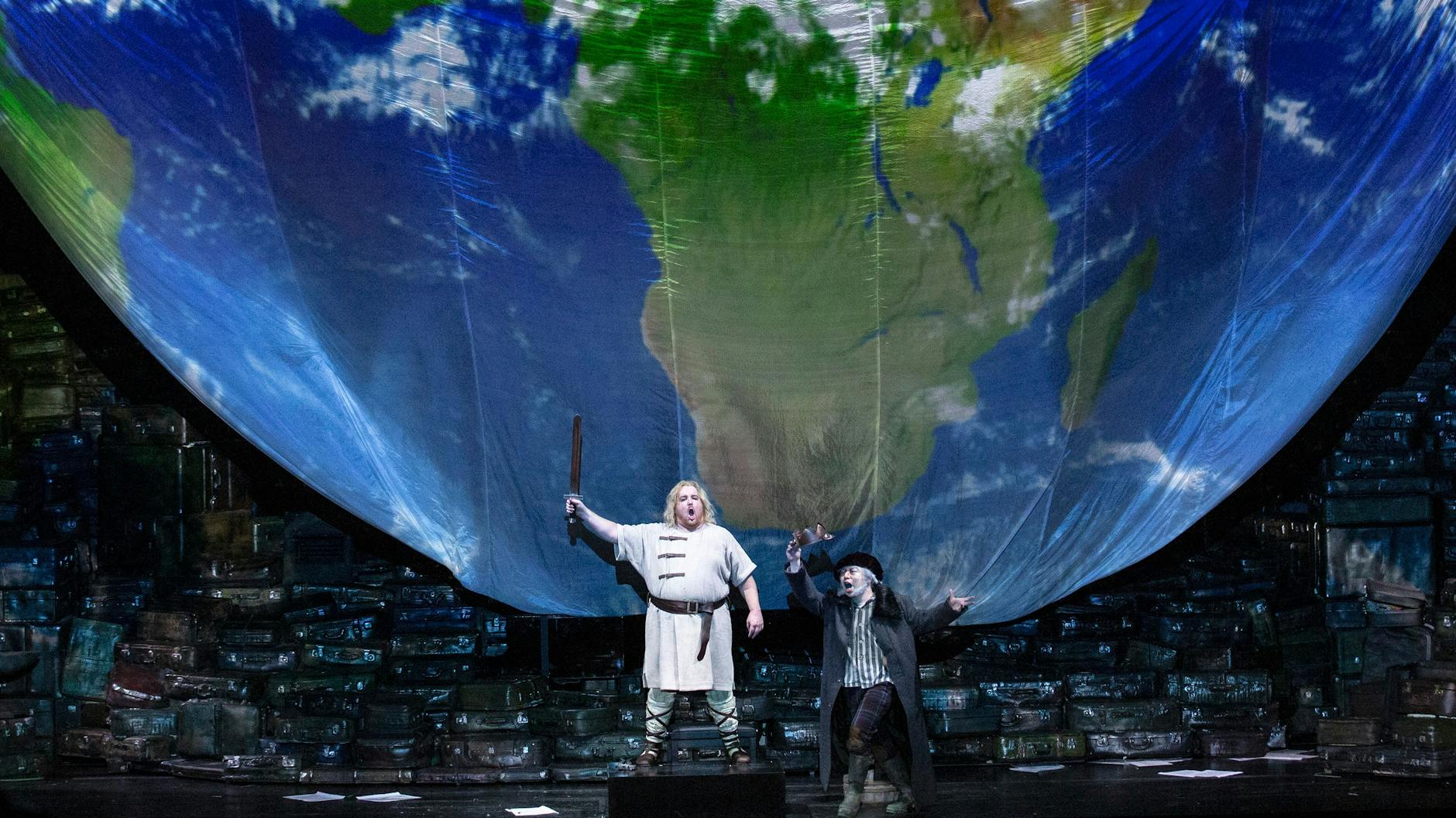 Siegfried und Mime am Kap der Guten Hoffnung (Clay Hilley und Ya-Chung Huang, v.l.)