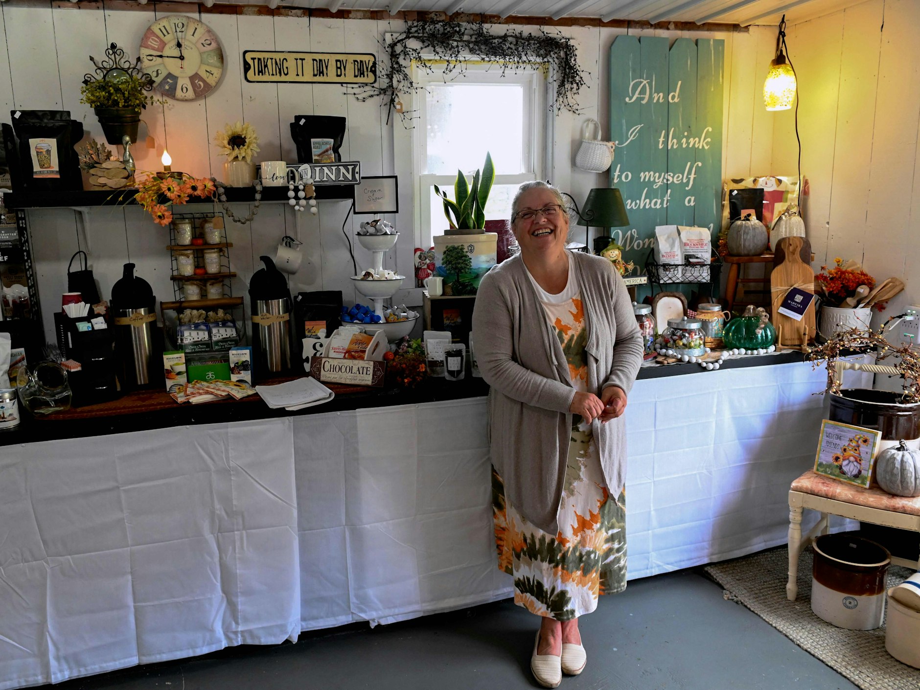 Yvonne Wallech betreibt&nbsp;in dem abgelegenen 200-Einwohner-Ort einen Laden für Geschenkartikel.