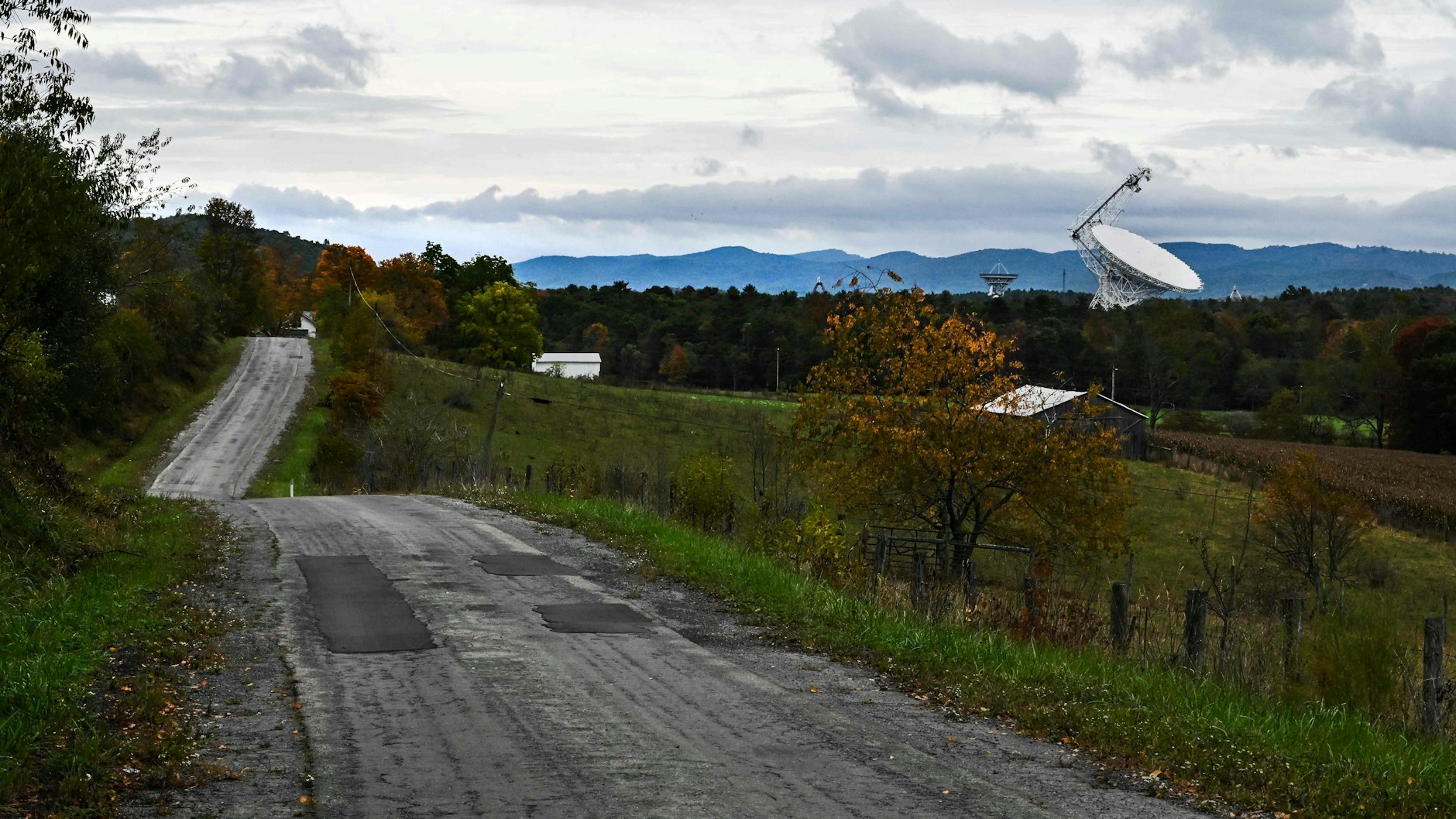 Um die Sternwarte mit ihrem Radioteleskop nicht zu stören, gehört Green Bank zur insgesamt rund 34.000 Quadratkilometer großen „National Radio Quiet Zone“.