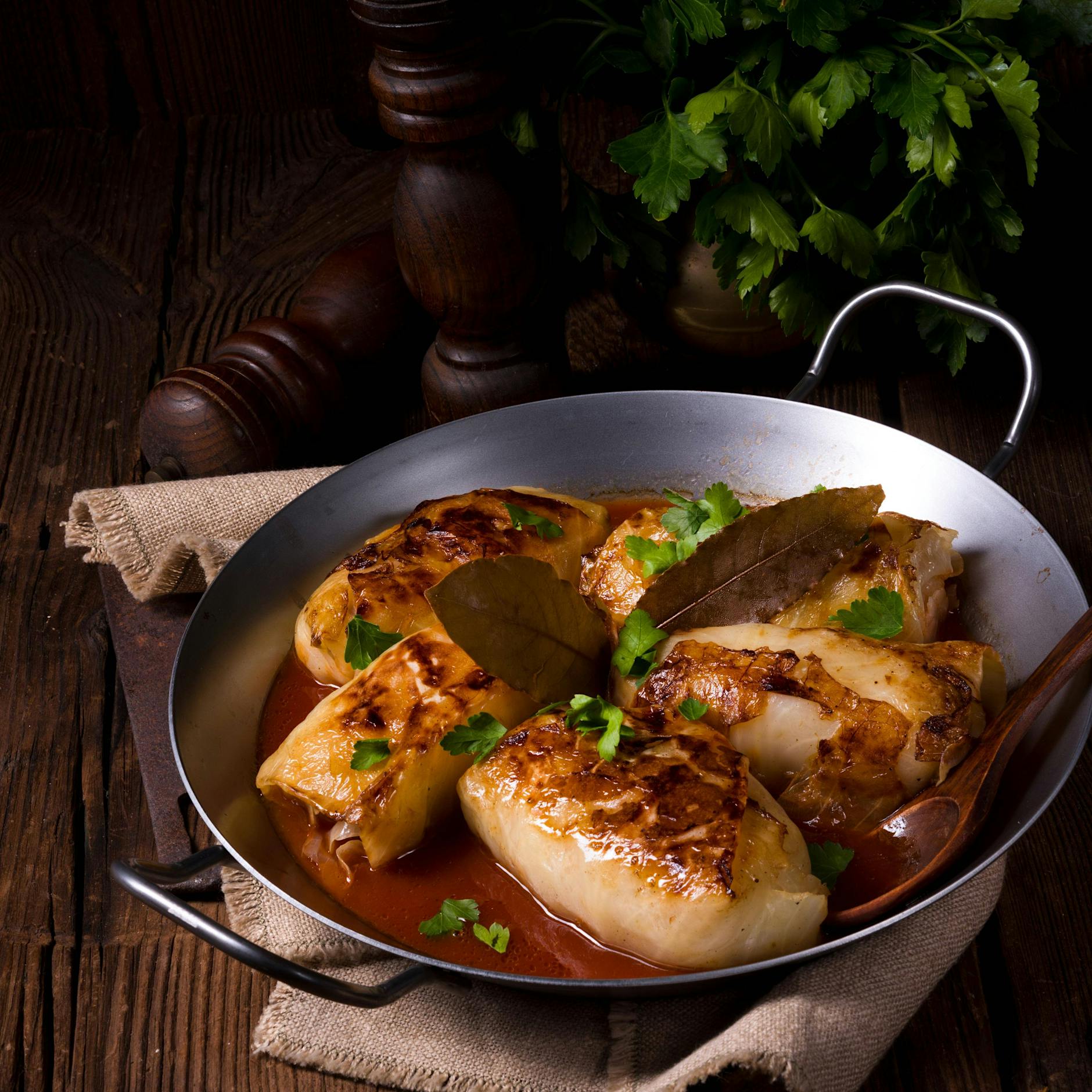 Deftiger Küchenklassiker: So gelingen Ihnen die leckeren Kohlrouladen wie bei Oma