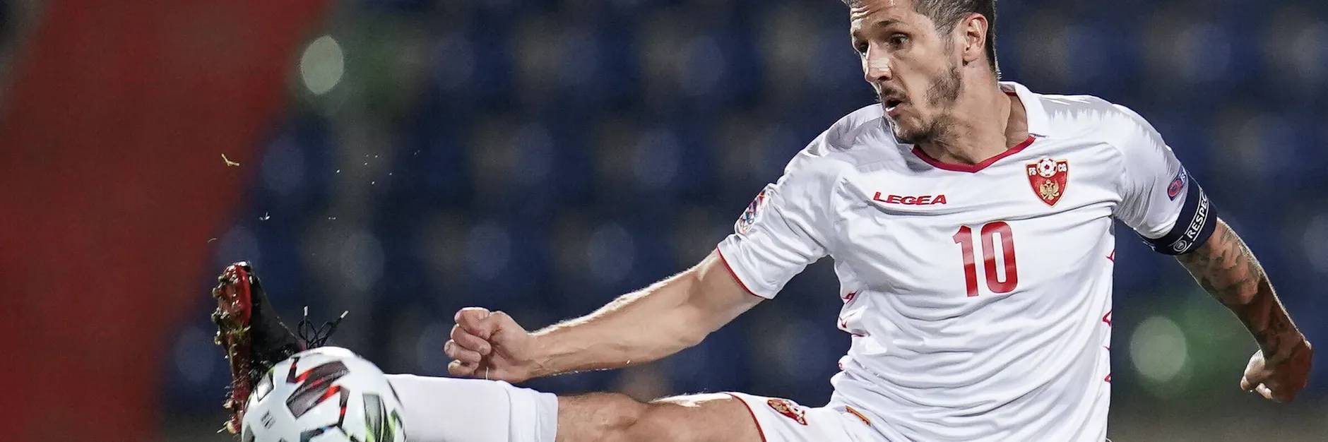 Statt für Montenegro am Ball, sitzt Hertha-Stürmer Stevan Jovetic in Corona-Quarantäne fest.