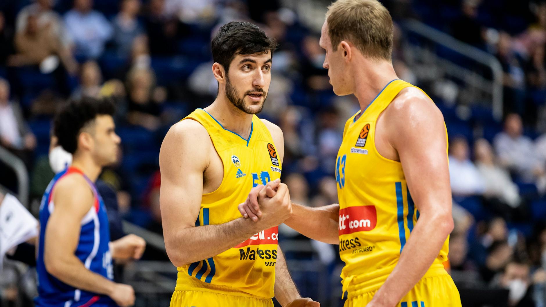 Die Alba-Spieler Yovel Zoosman (l.) und Luke Sikma haben sich etwas vorgenommen. 