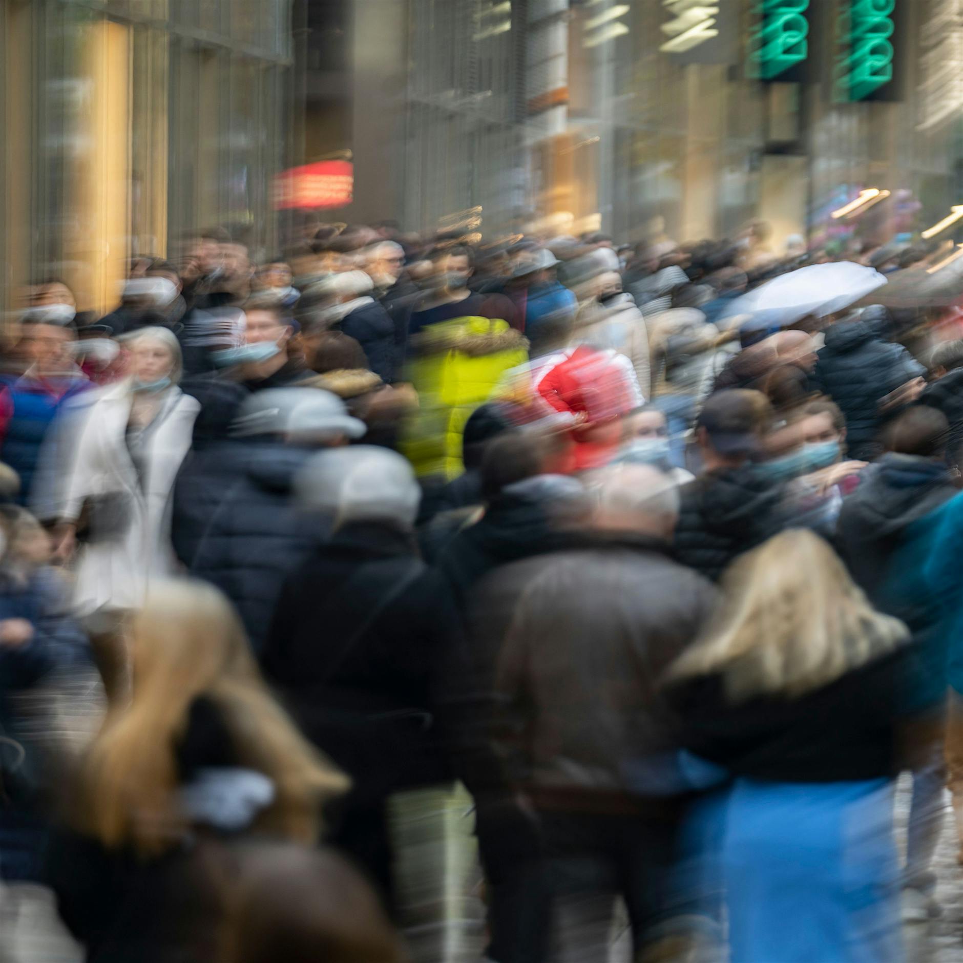 Hälfte der Corona-Infektionen bleibt unentdeckt