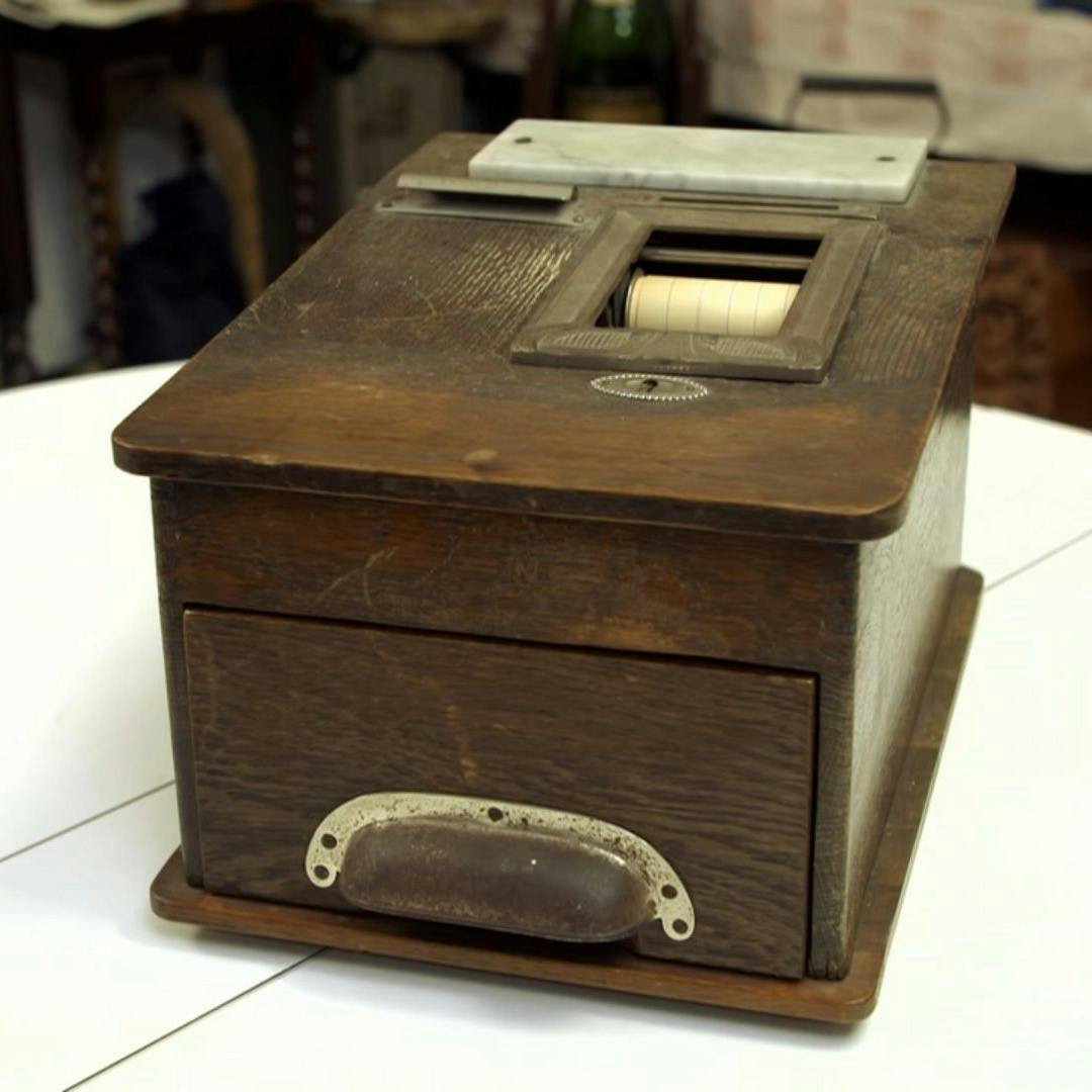 So sah die alte Kasse aus, bevor Bares für Rares-Star Walter Waldi Lehnertz sie komplett umbaute.