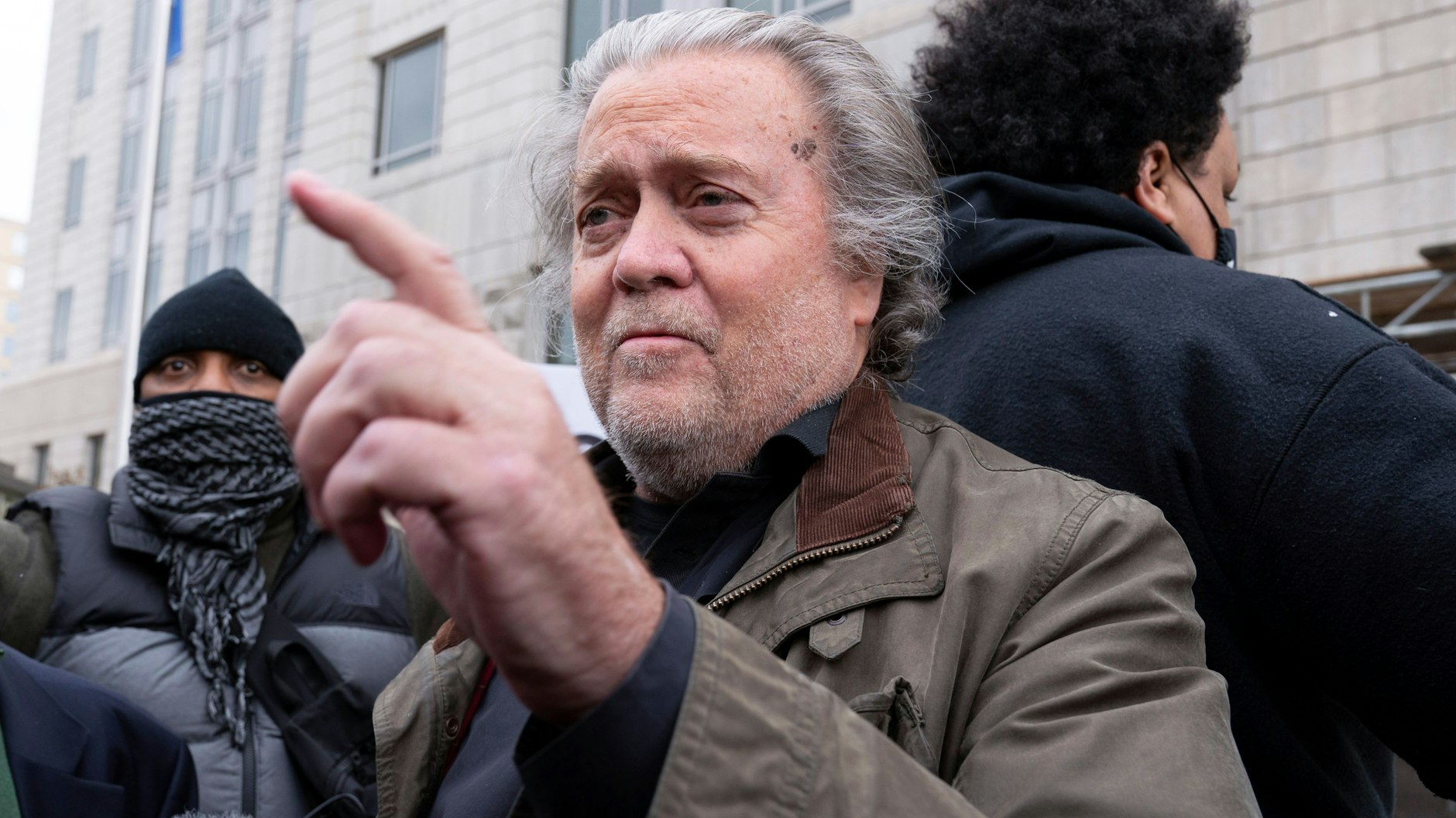 Steve Bannon, ehemaliger Chefstratege des Weißen Hauses, kommt in der FBI-Außenstelle in Washington an.