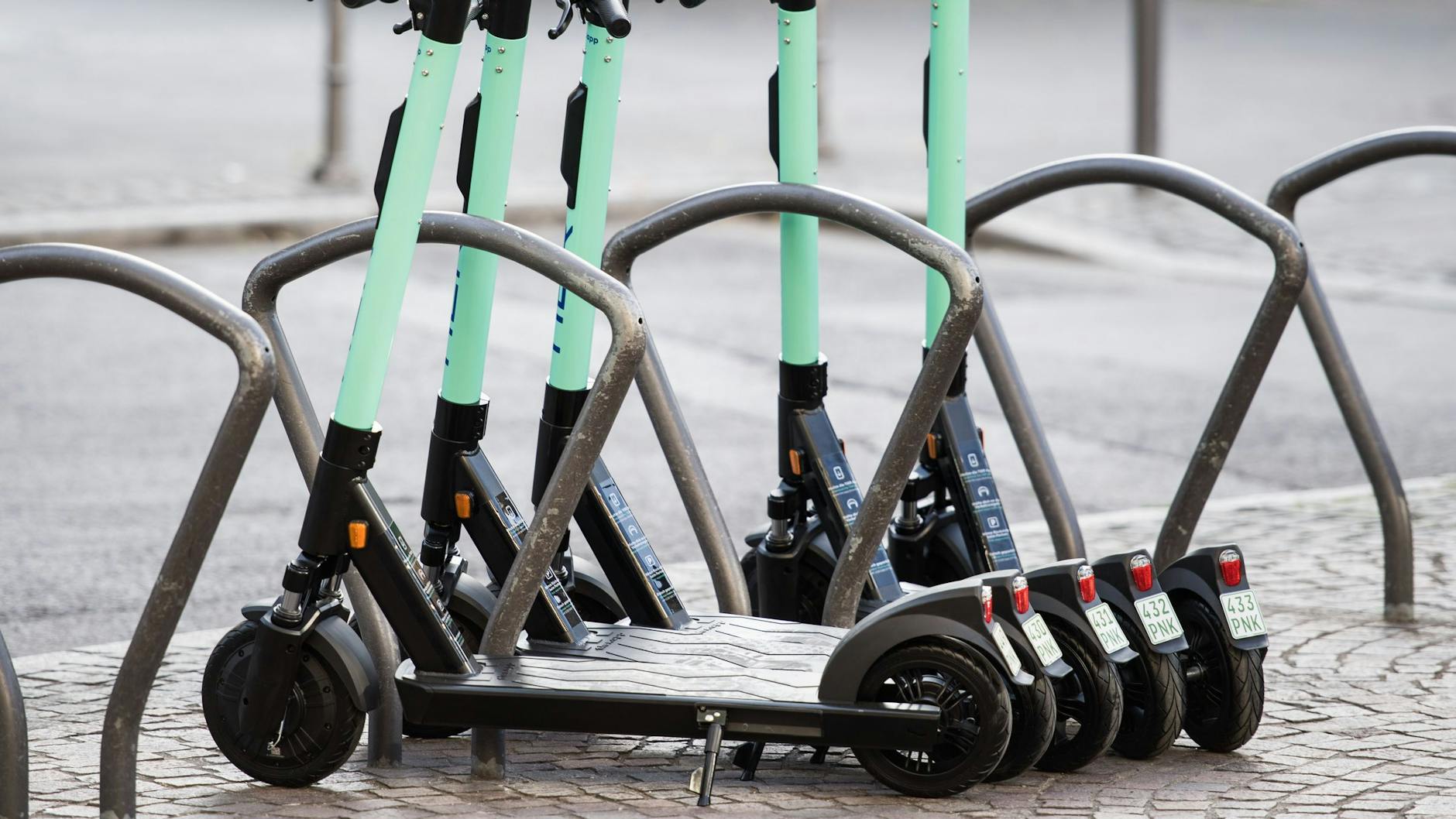E-Tretroller von Tier Mobility sind im Stadtbild zu sehen (Archivfoto). Der Berliner Anbieter sorgt mit der Übernahme von Nextbike für Bewegung im Sharing-Markt.