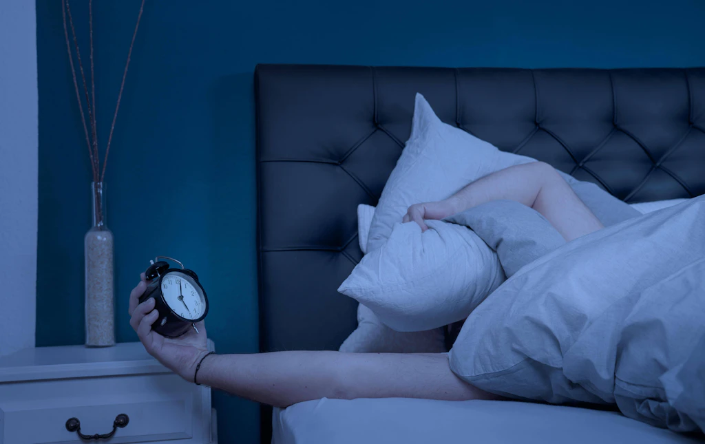 Hellwach um 5 Uhr morgens: Wenn der Kopf vom Schlaf abhält
