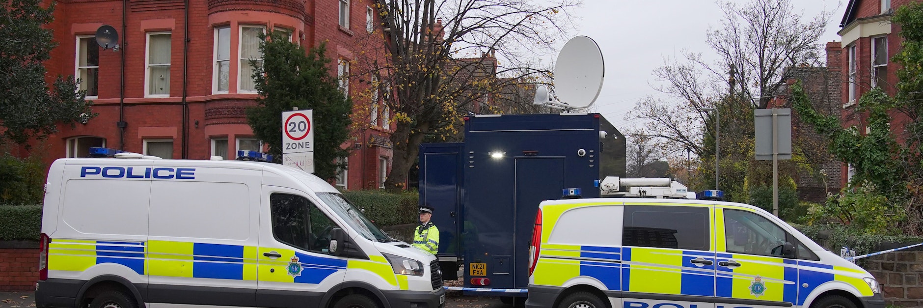 Polizeiabsperrung in Liverpool. Drei Männer wurden wegen Terrorismusverdachts festgenommen.