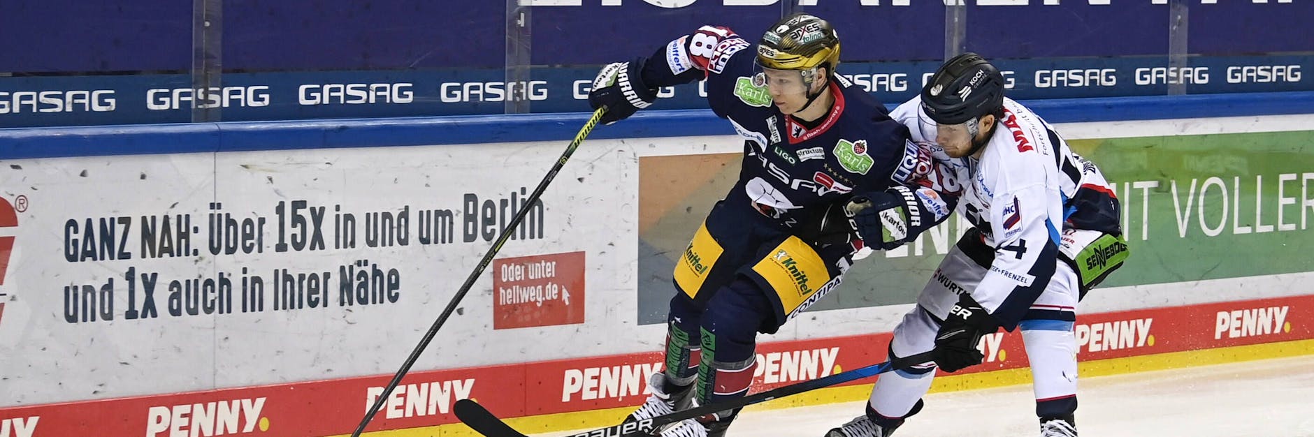 Einst Konkurrenten, nun gemeinsam auf Puk-Jagd: Eisbär Jonas Müller und Zugang Marco Baßler (r.). 