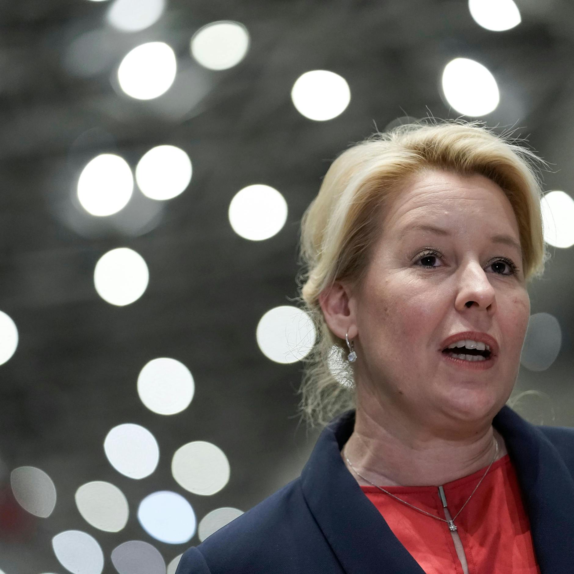 Was sagt eigentlich Ihr Betriebsrat? Franziska Giffey will, dass Arbeitgeber den Impfstatus ihrer Mitarbeiter abfragen können