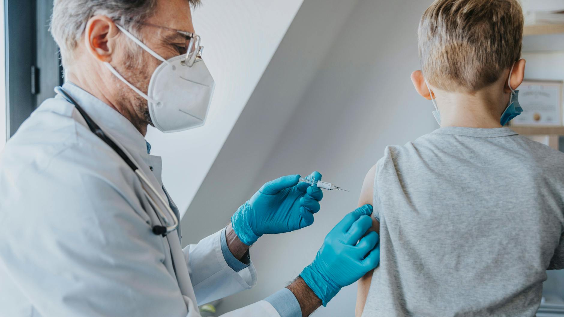 In Israel dürfen nun Kinder ab fünf Jahren den Wirkstoff von Biontech/Pfizer erhalten (Symbolbild).
