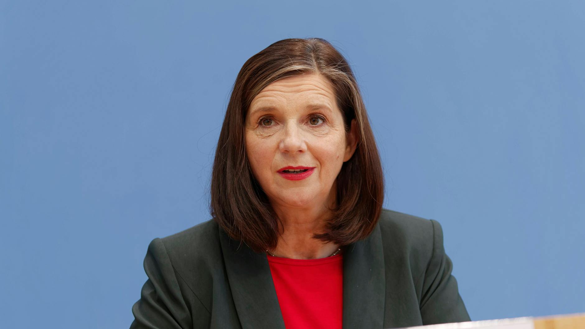 Übers Ziel hinausgeschossen? Katrin Göring-Eckardt (Grüne) sorgt für Verwirrung mit Aussagen über eine mögliche Corona-Impfpflicht in bestimmten Bereichen.