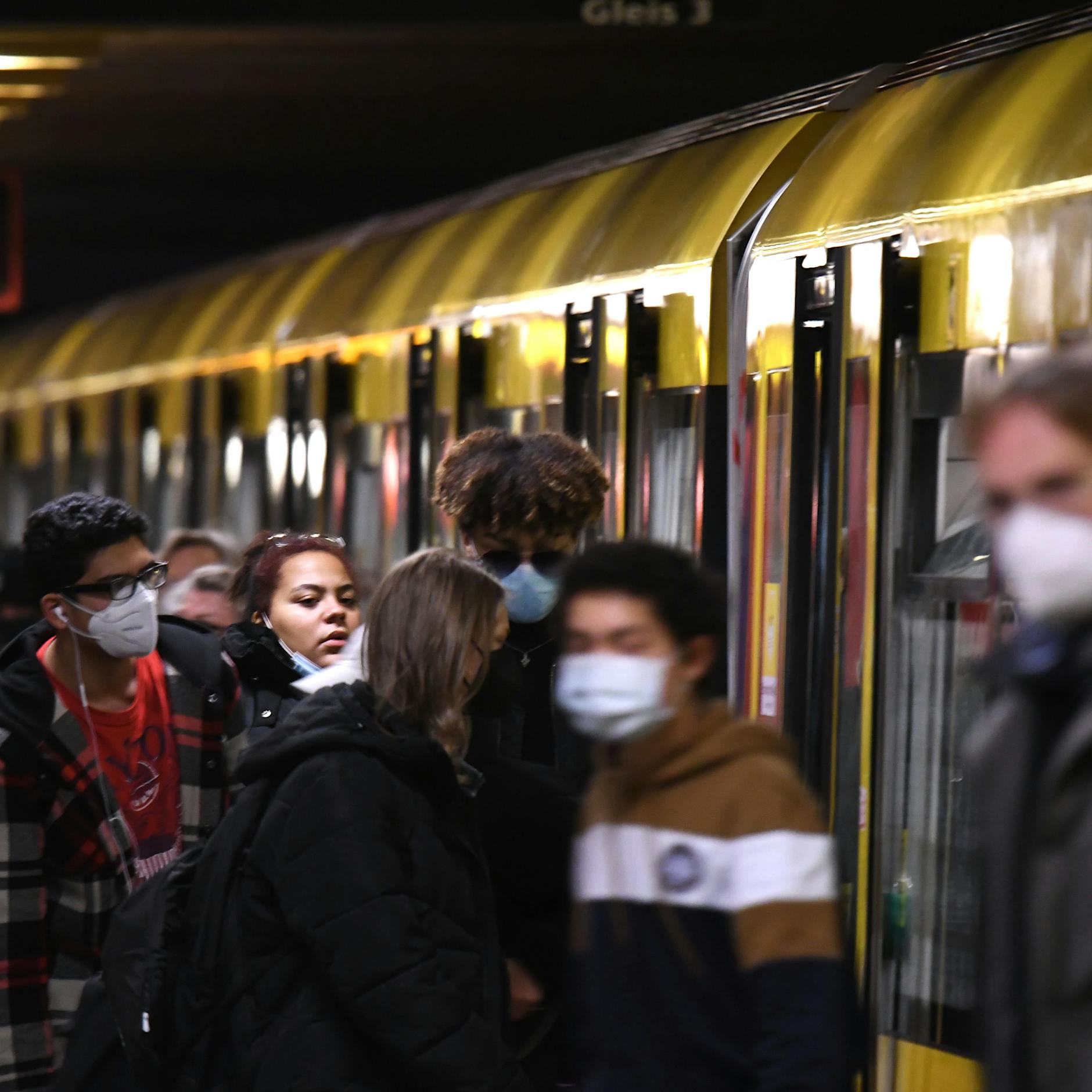 Corona-Schock: Impfpflicht in einzelnen Bereichen, Bahnfahren bald nur noch mit 3G möglich! SO verschärfen die Ampel-Parteien ihren Corona-Kurs!