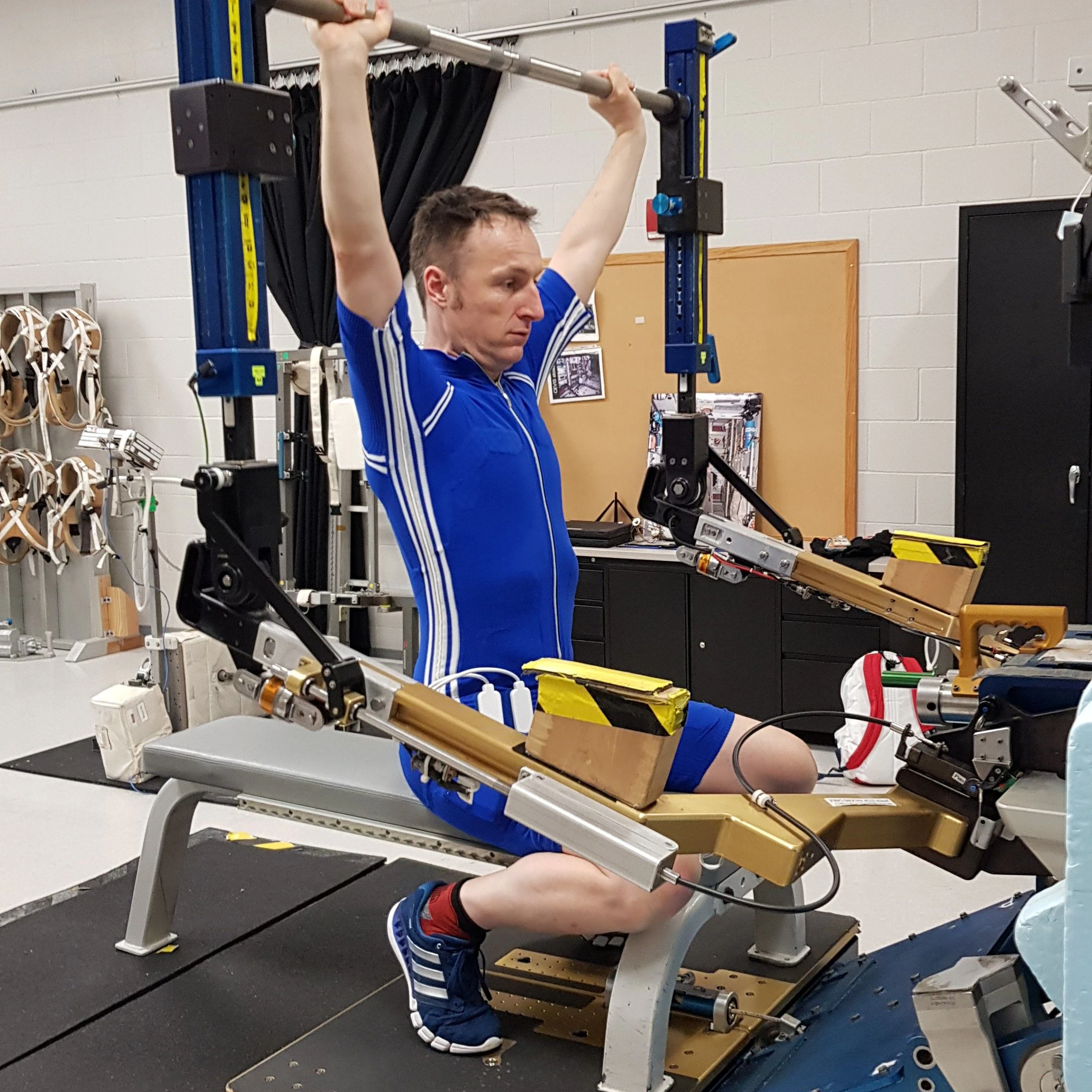 EasyMotion: Ein Trainingsanzug mit integrierten Elektroden für eine Elektro-Myo-Stimulation soll das Muskeltraining unterstützen.