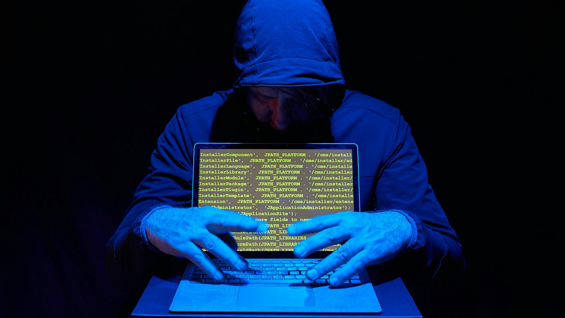 Hacker versuchen, über Schadsoftware an sensible Daten zu gelangen (Symbolbild). 