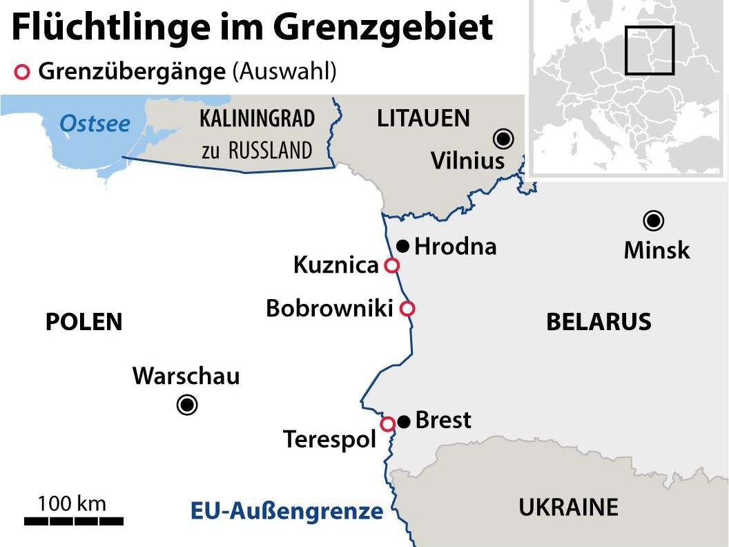 Die Migranten sitzen vor dem Übergang Kuznica auf belarussischer Seite bei Grodno/Hrodna fest.