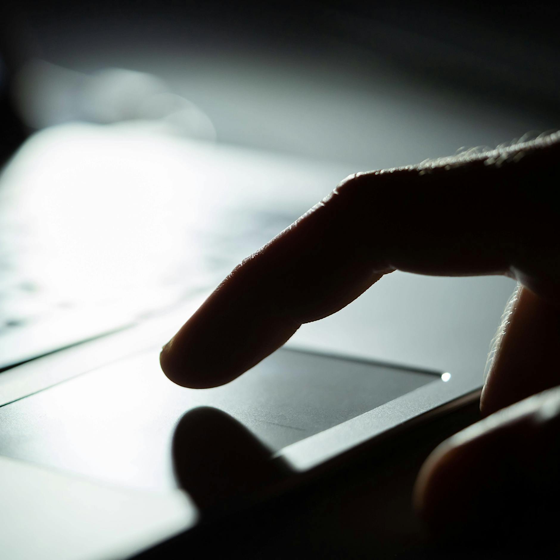 Ihm drohen 70 Jahre Haft: Brite gesteht Hacker-Angriff auf Twitter-Konten