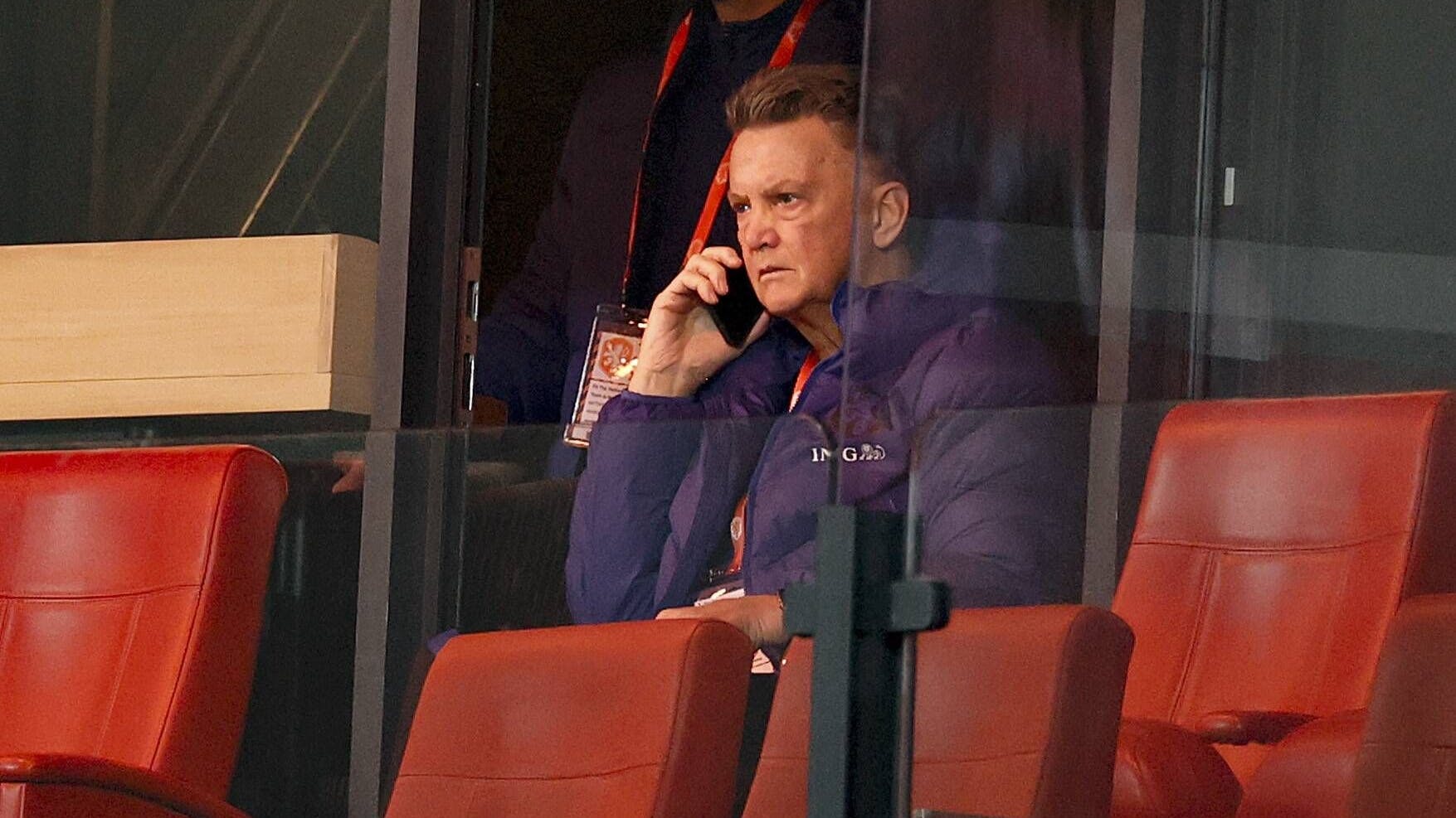 Im Rollstuhl sitzend coachte Louis van Gaal die niederländische Nationalmannschaft gegen Norwegen zum 2:0-Sieg und zur Weltmeisterschaft in Katar.