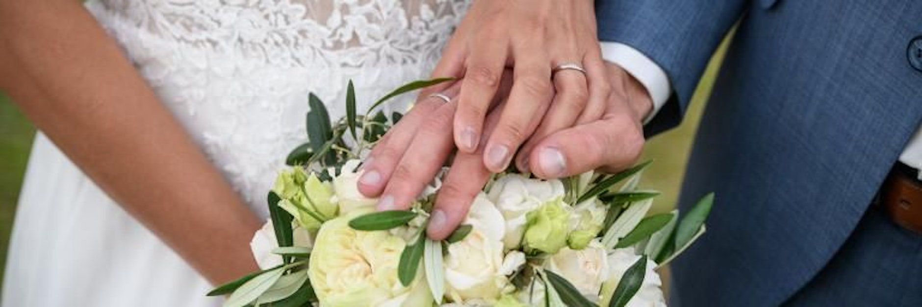 Unbekannte heiraten bei der „Hochzeit auf den ersten Blick“.